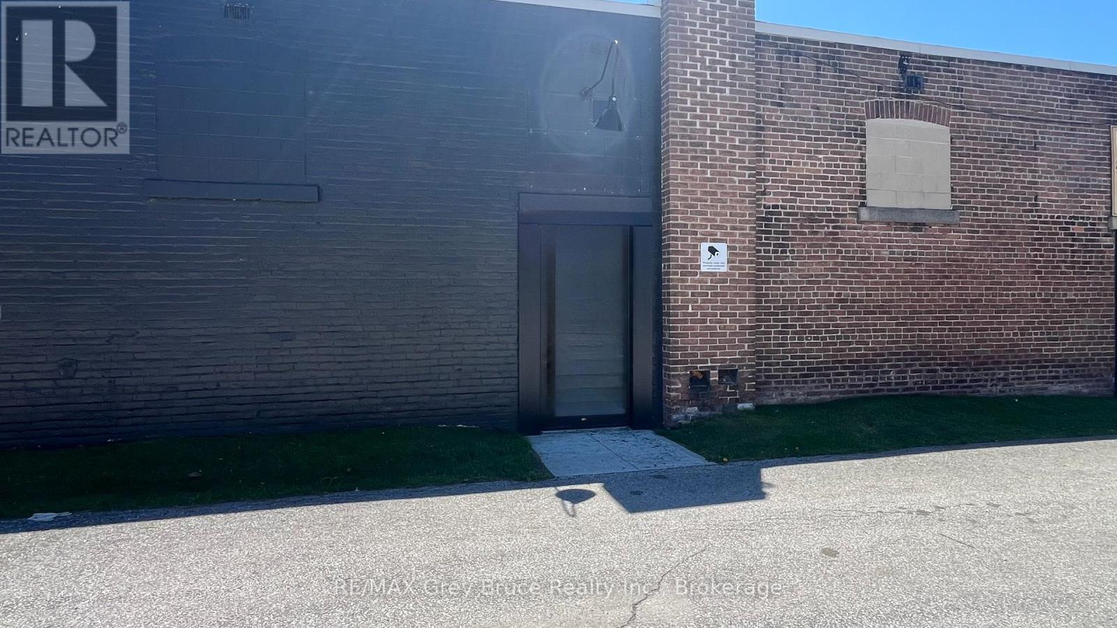 4 - 18 Yonge Street Property Photo 8