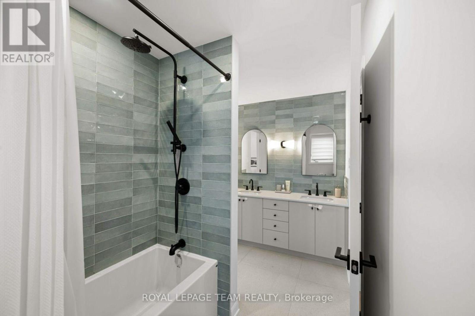 58 Yacht Terrace Property Photo 35