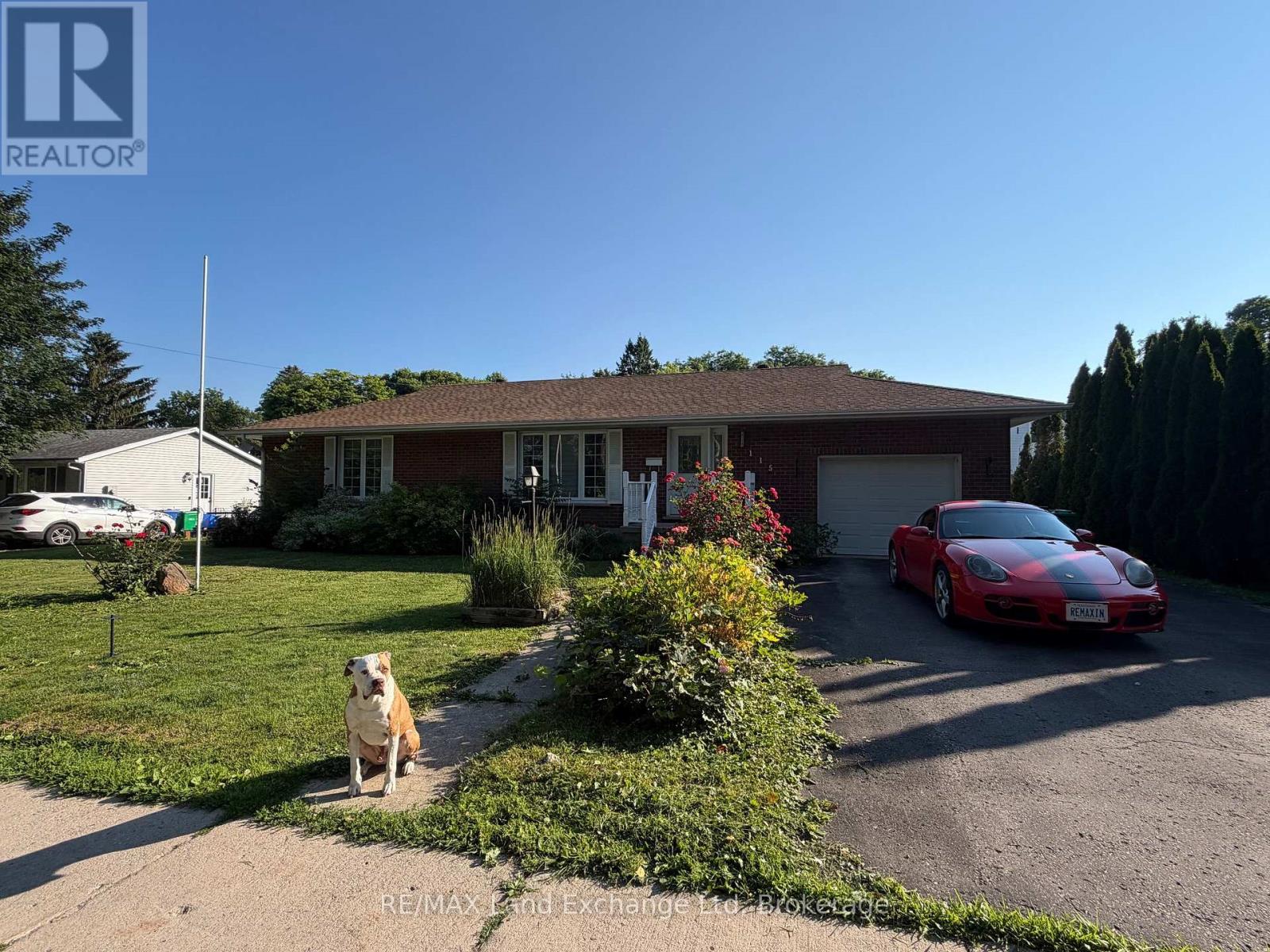 115 Victoria Street W Property Photo 1
