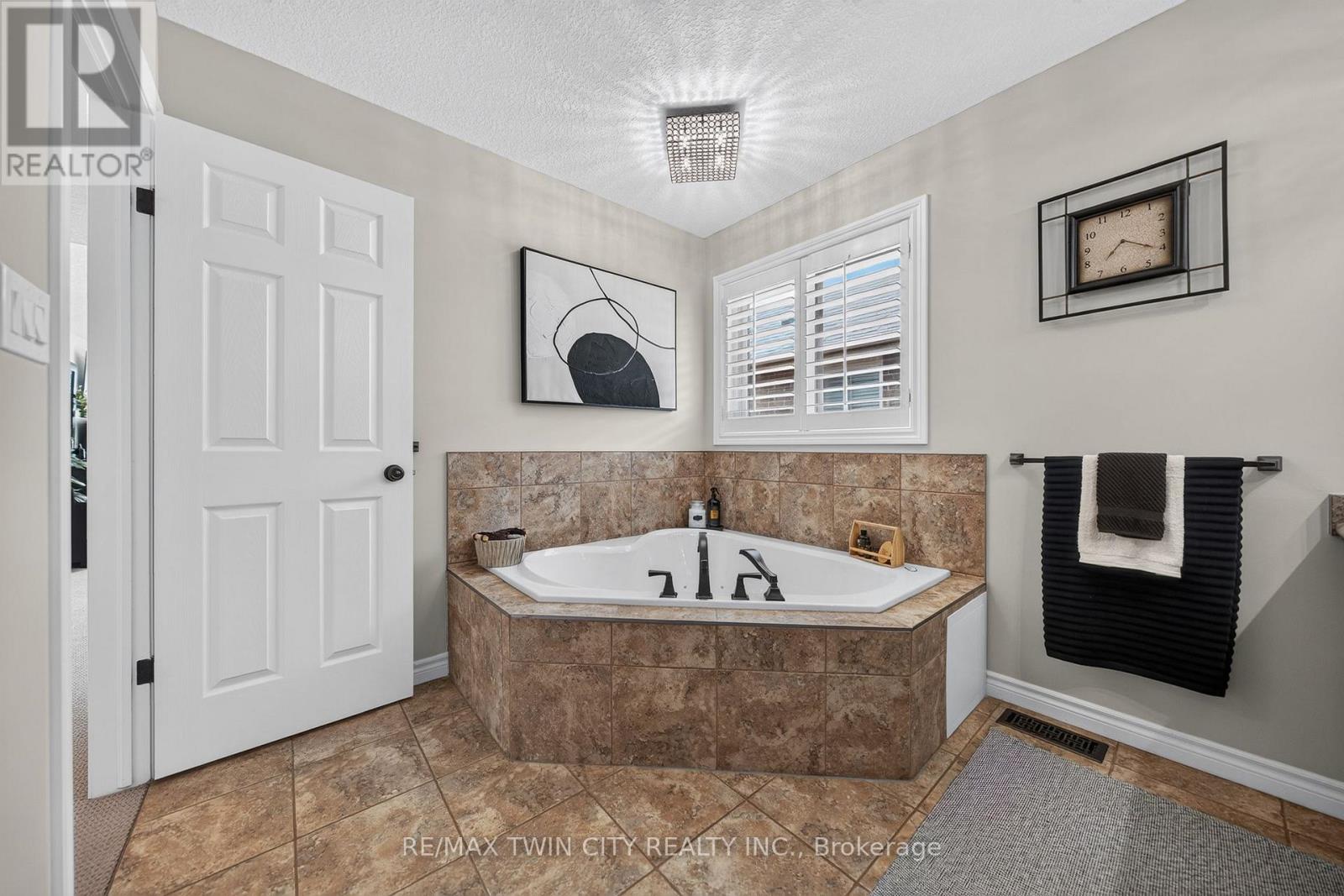 101 Fitzgerald Drive Property Photo 32