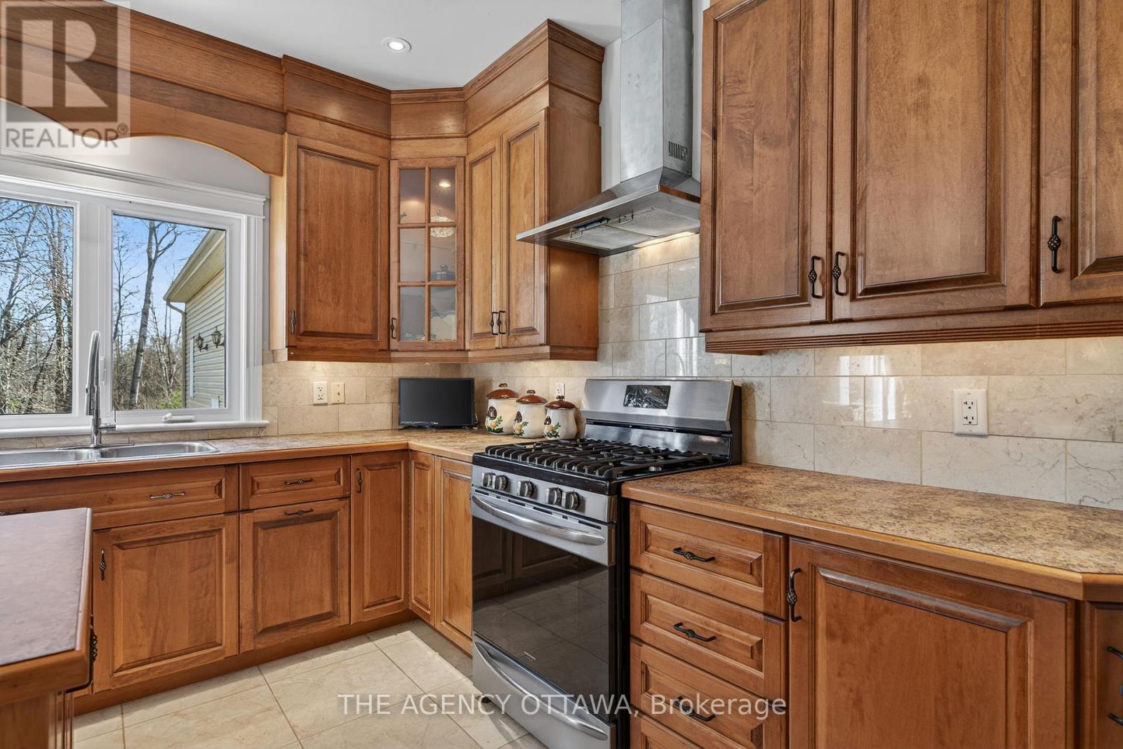 4633 Albion Road Property Photo 19