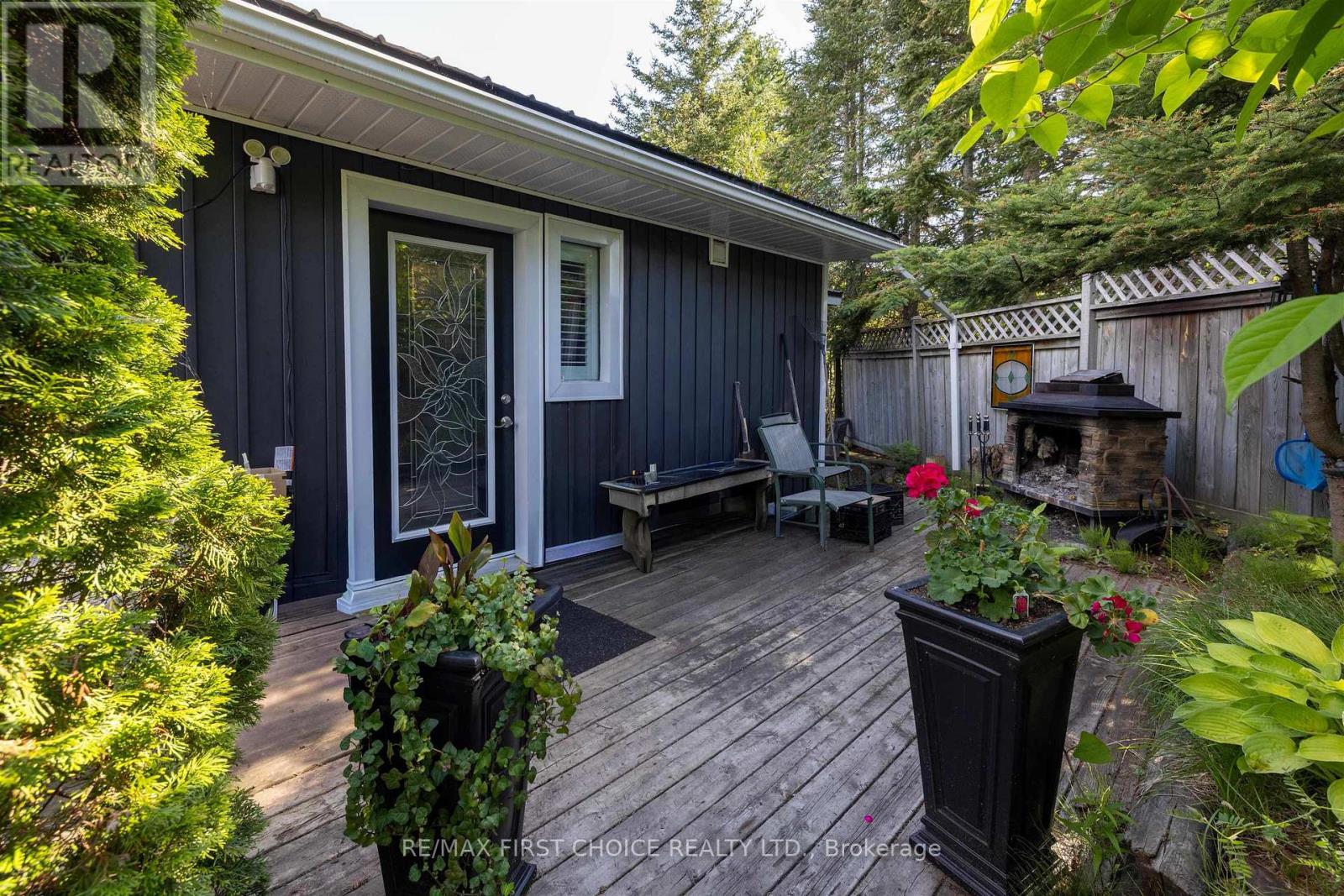 1185 Sunrise Beach Road Property Photo 4