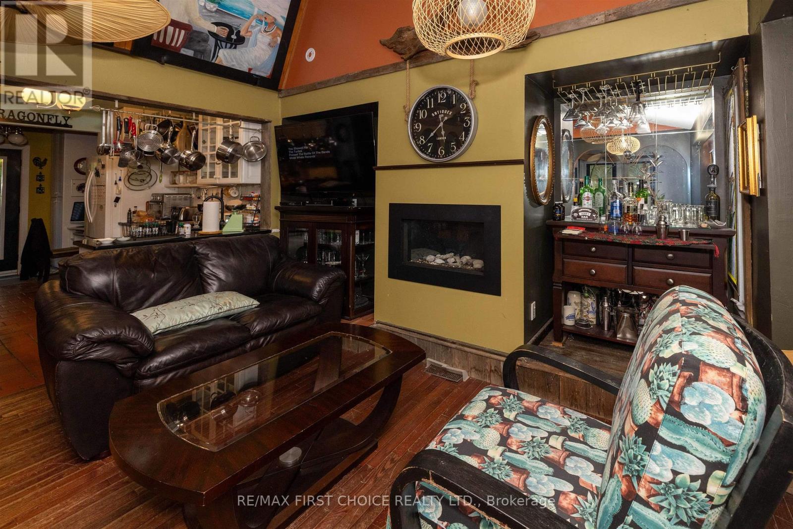 1185 Sunrise Beach Road Property Photo 7