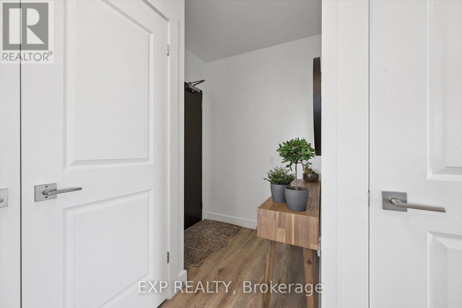 1002 - 50 Grand Avenue S Property Photo 9