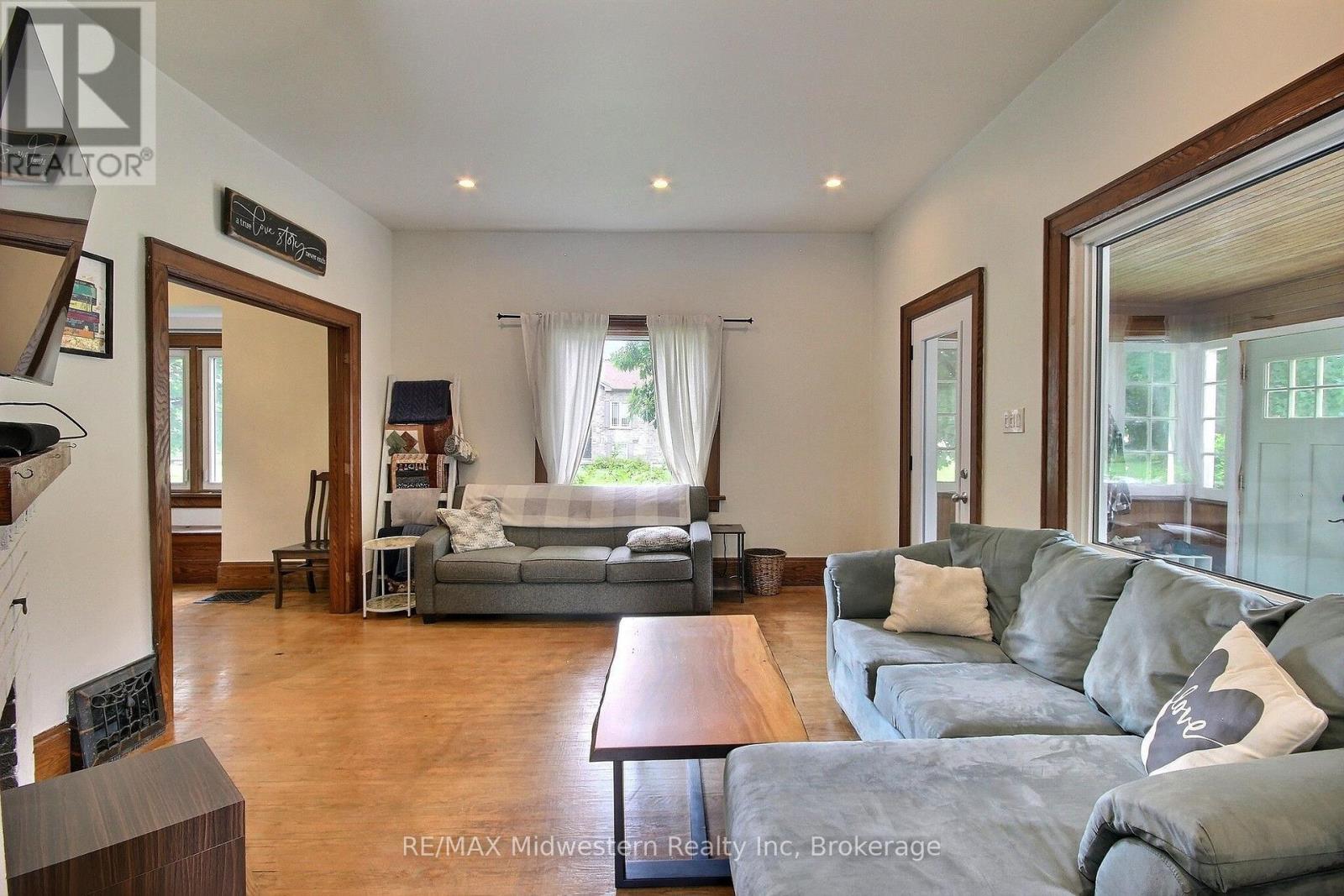 206 Union Street E Property Photo 6