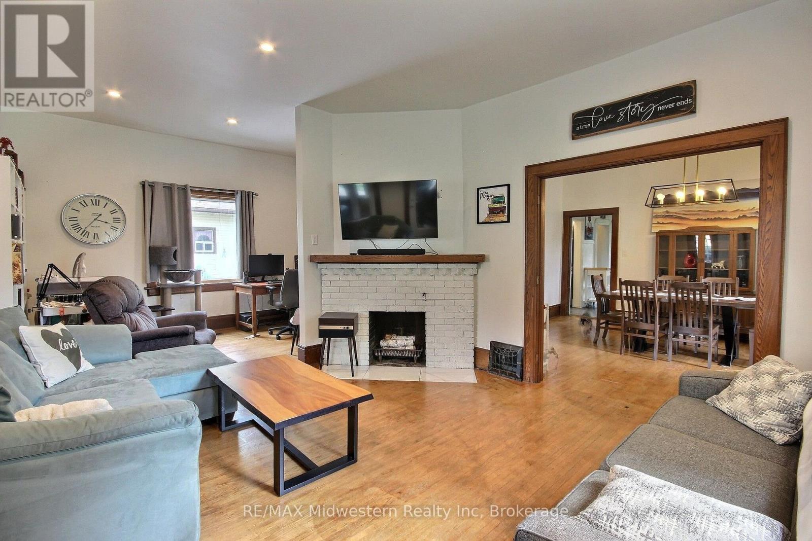 206 Union Street E Property Photo 7