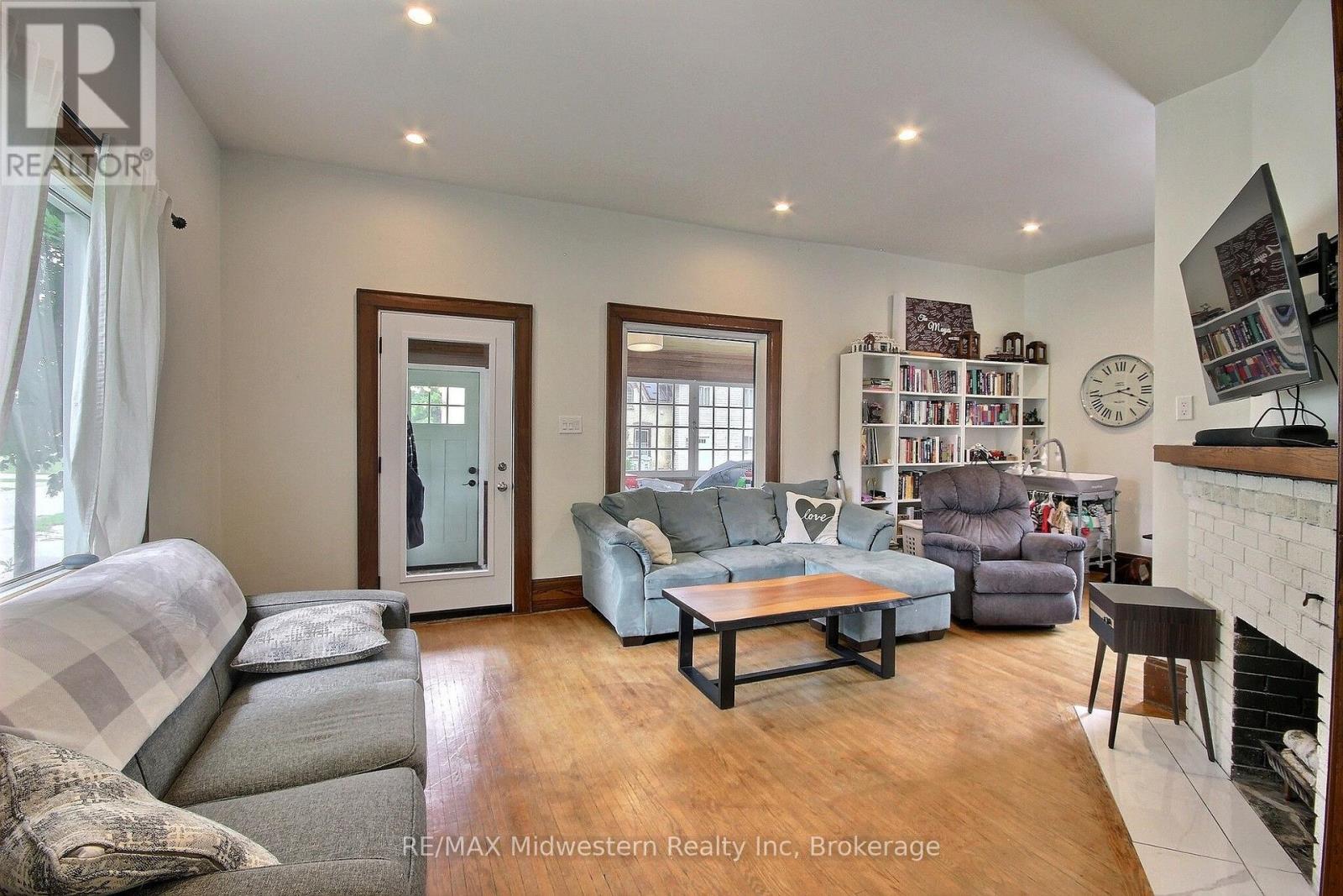 206 Union Street E Property Photo 11