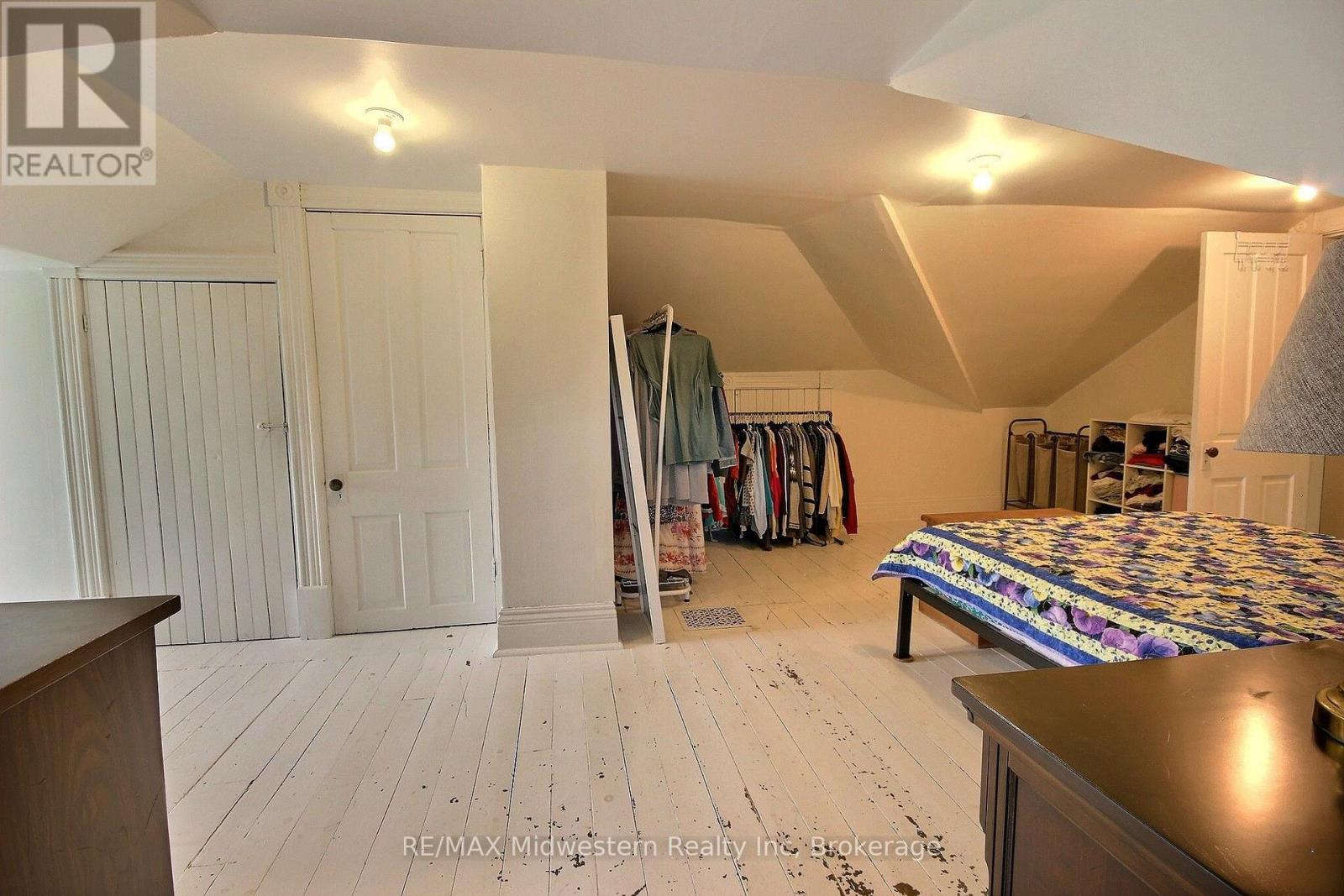206 Union Street E Property Photo 15