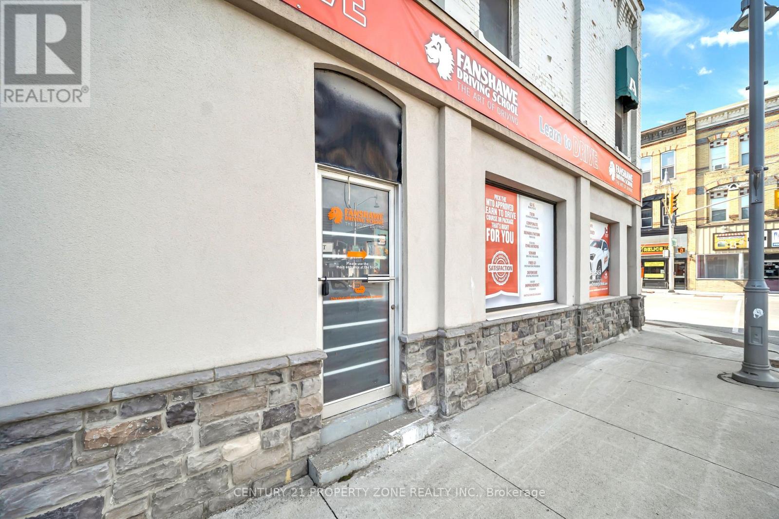 370 Talbot Street Property Photo 16