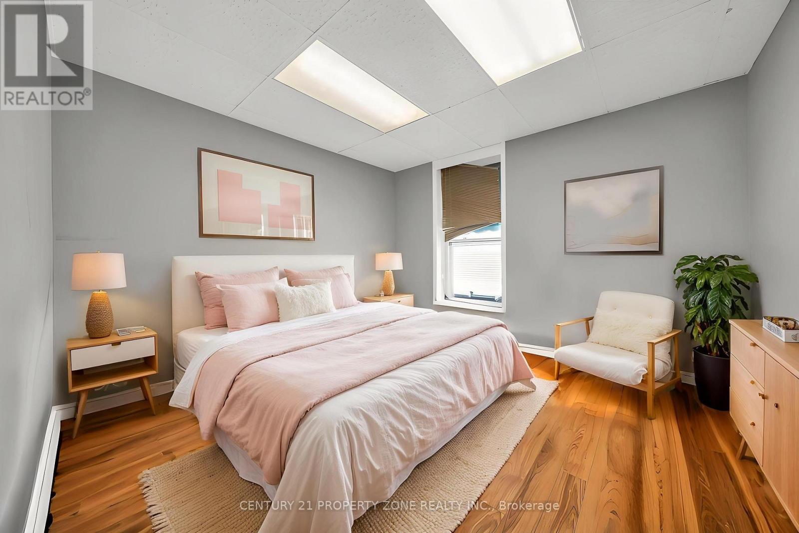 370 Talbot Street Property Photo 23