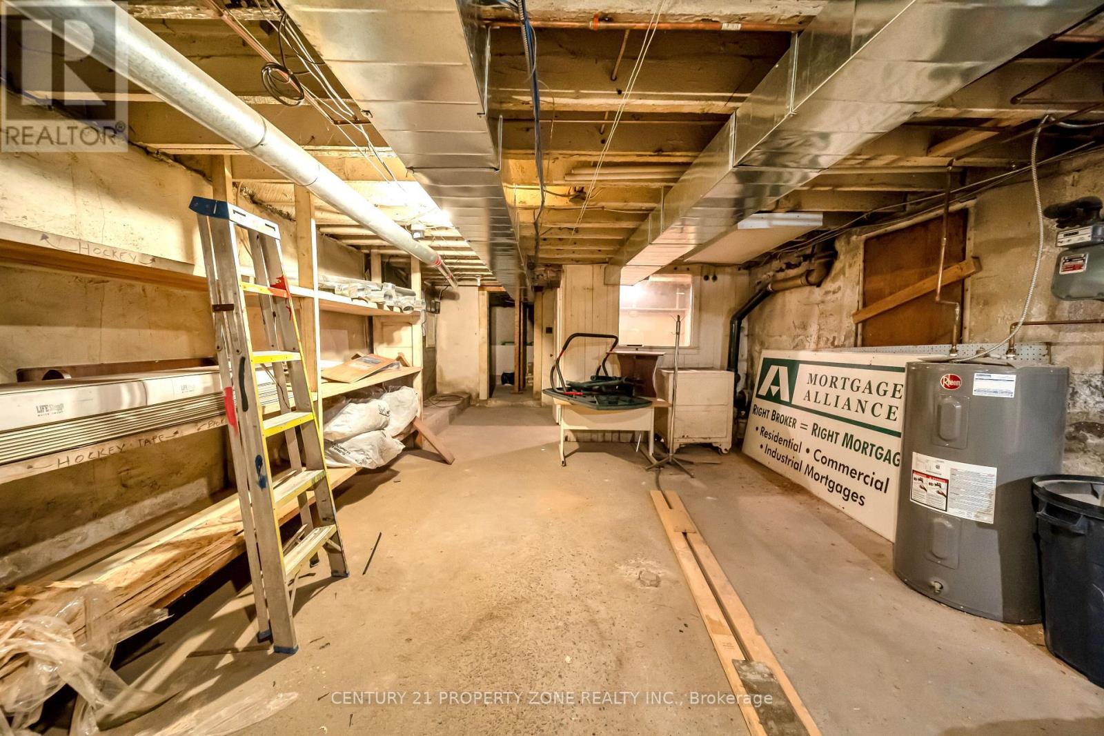 370 Talbot Street Property Photo 35