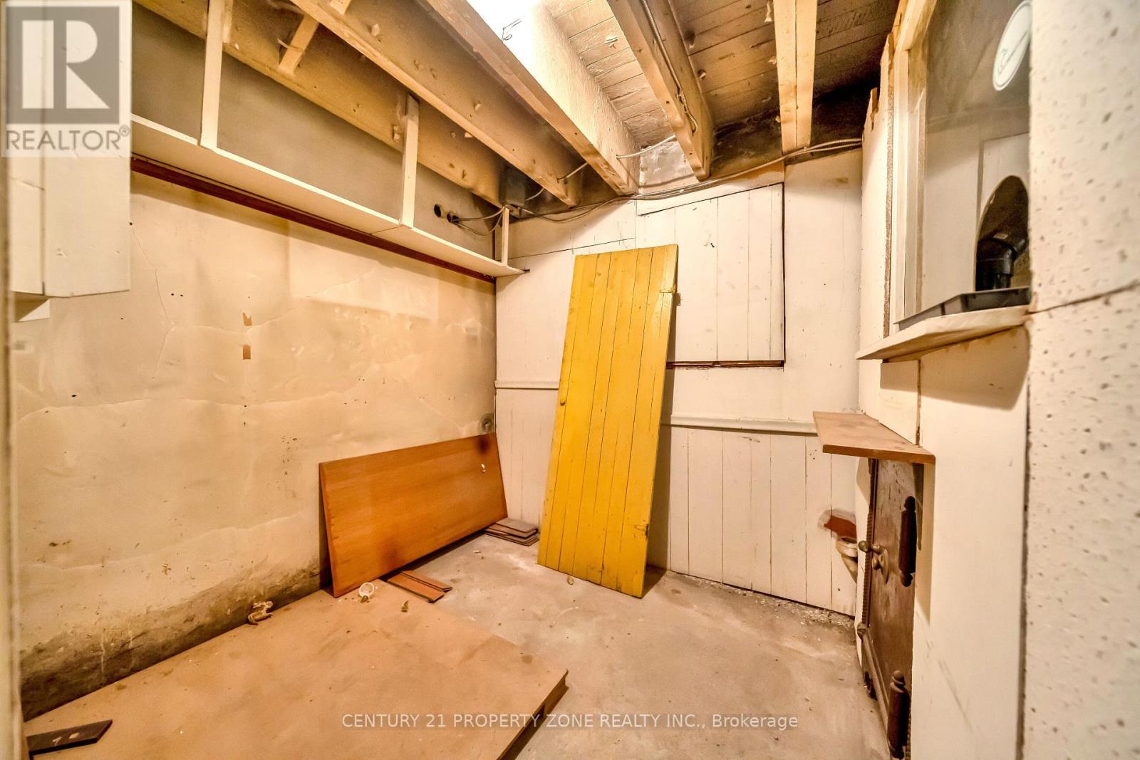 370 Talbot Street Property Photo 36