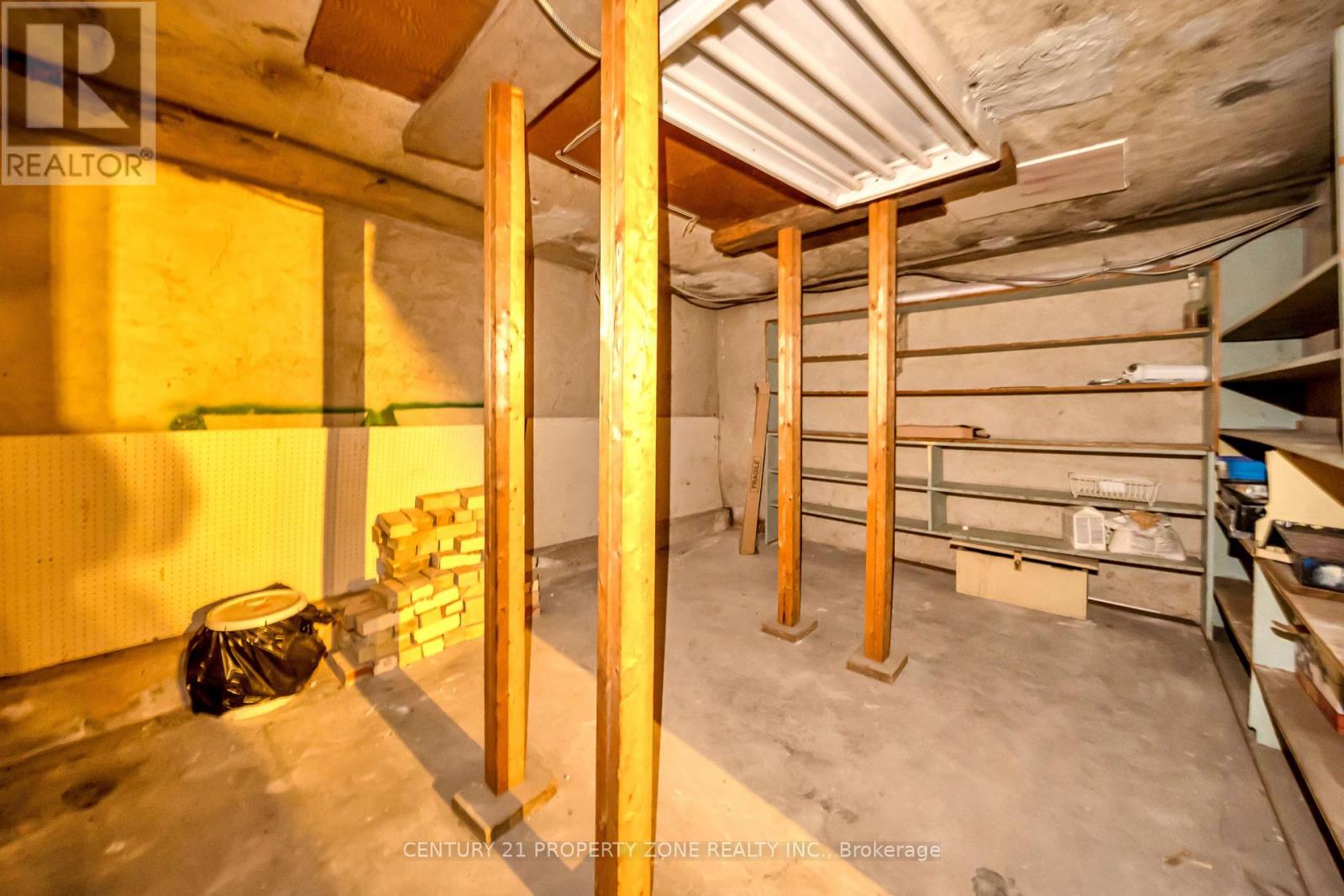370 Talbot Street Property Photo 38