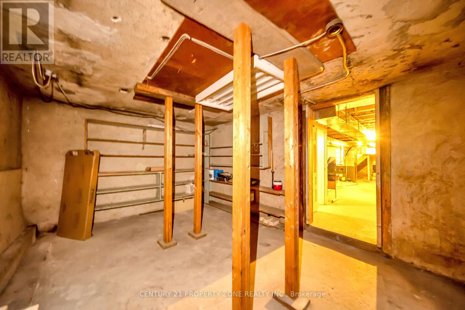 370 Talbot Street Property Photo 39