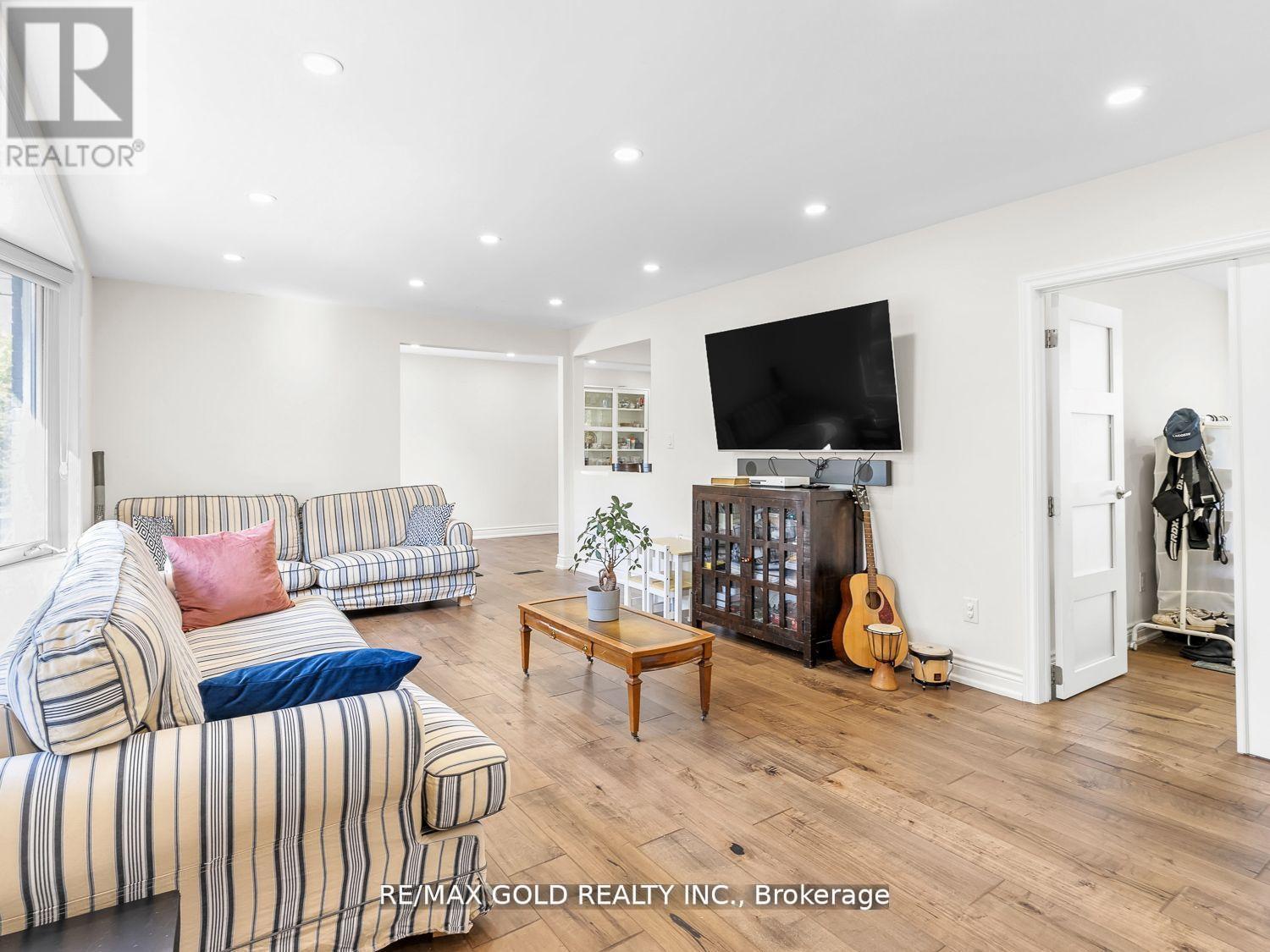 8017 Highway 7 Property Photo 2