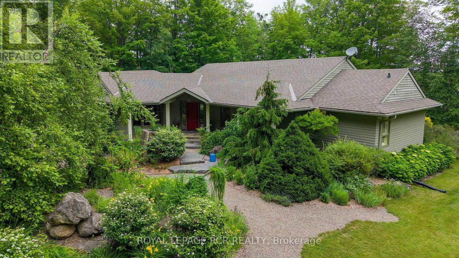 626280 15th Side Road Property Photo 1