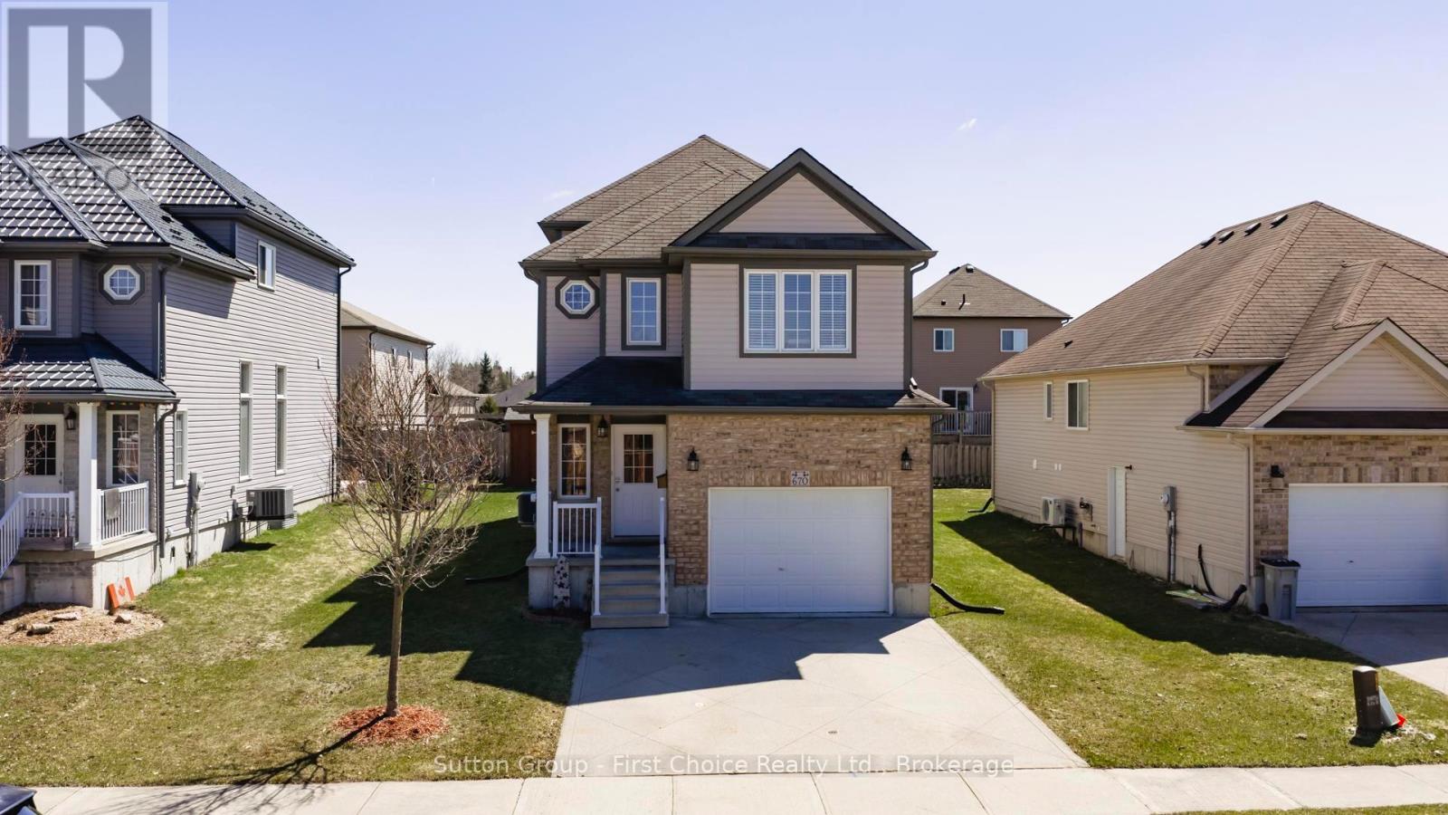 670 Reid Crescent Property Photo 1
