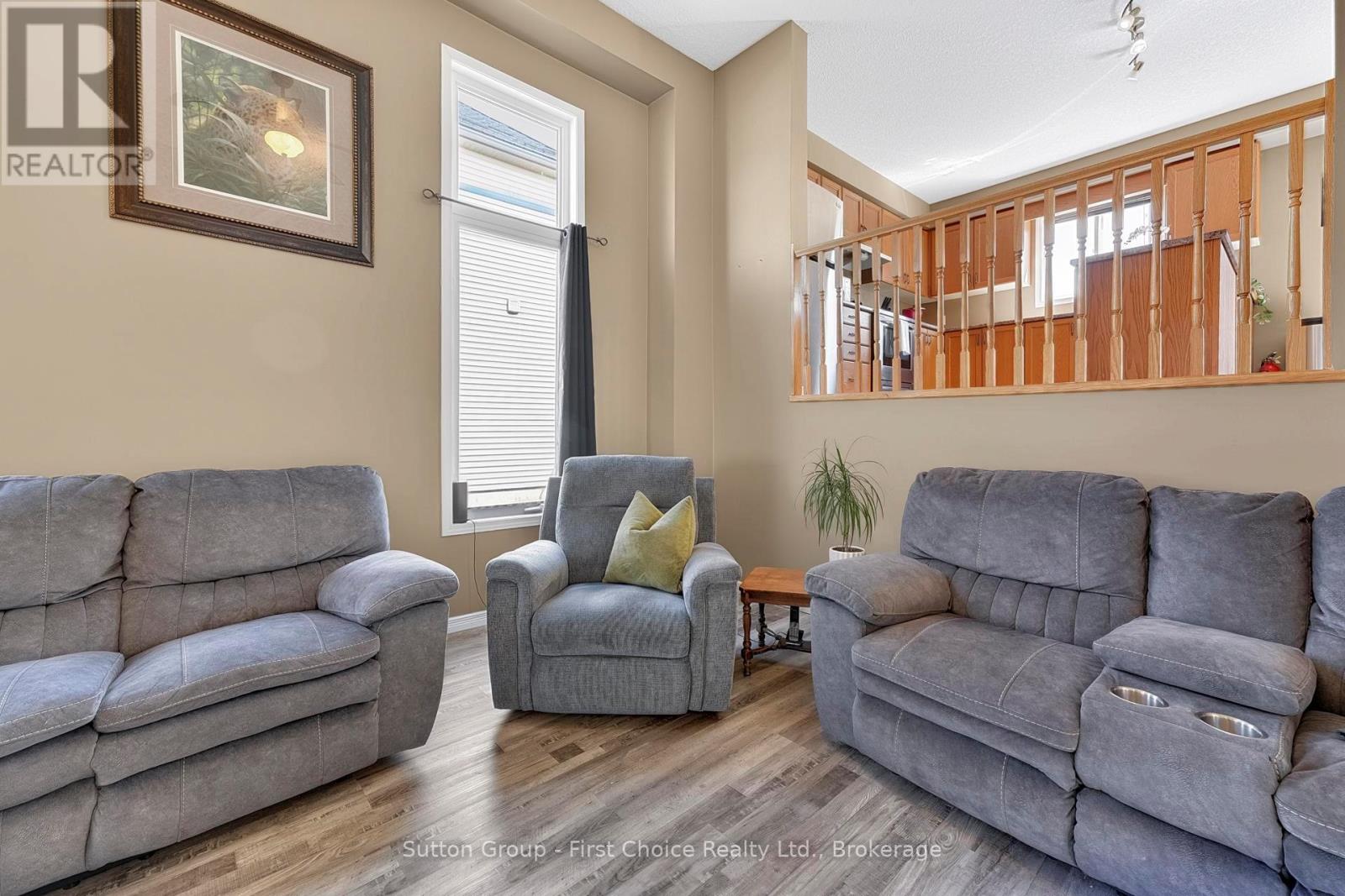 670 Reid Crescent Property Photo 7