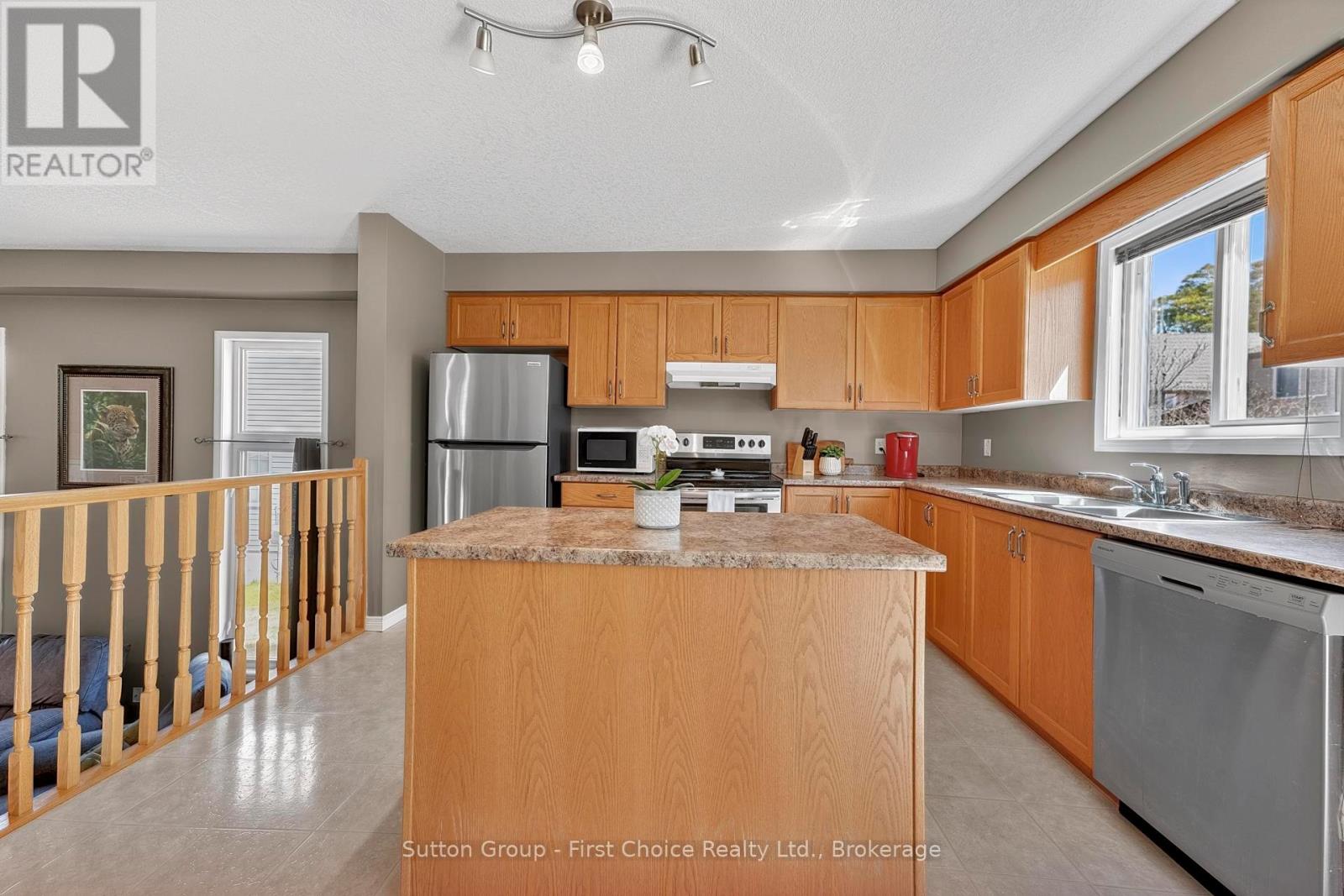670 Reid Crescent Property Photo 8