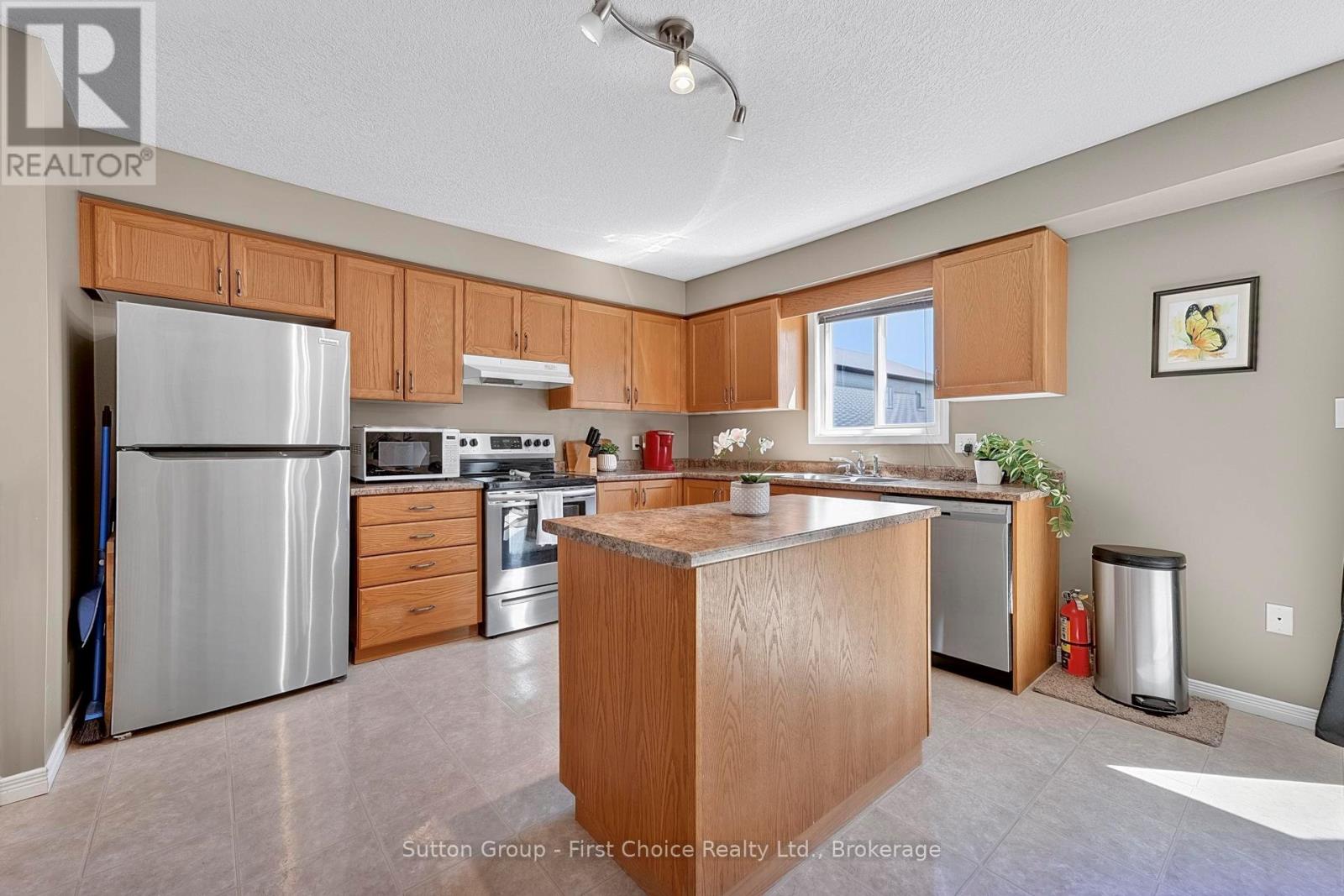 670 Reid Crescent Property Photo 13