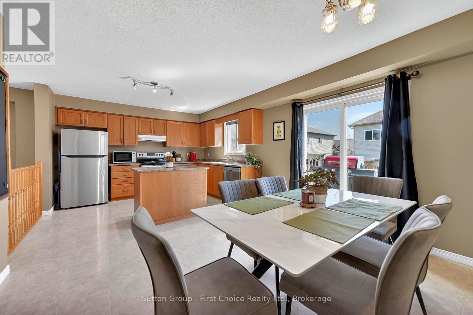 670 Reid Crescent Property Photo 15
