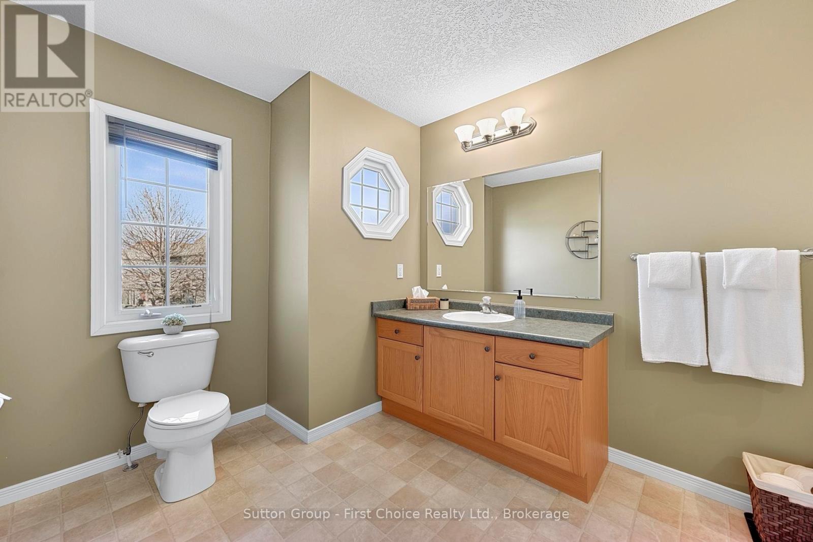 670 Reid Crescent Property Photo 19