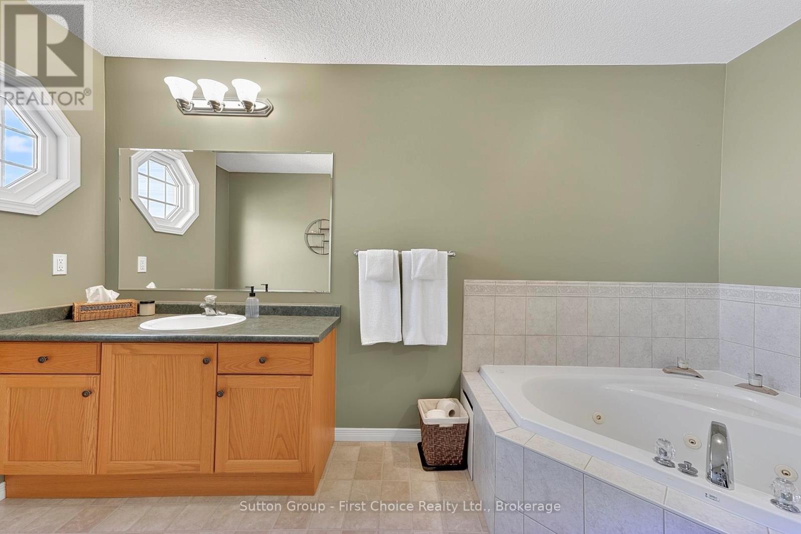 670 Reid Crescent Property Photo 20