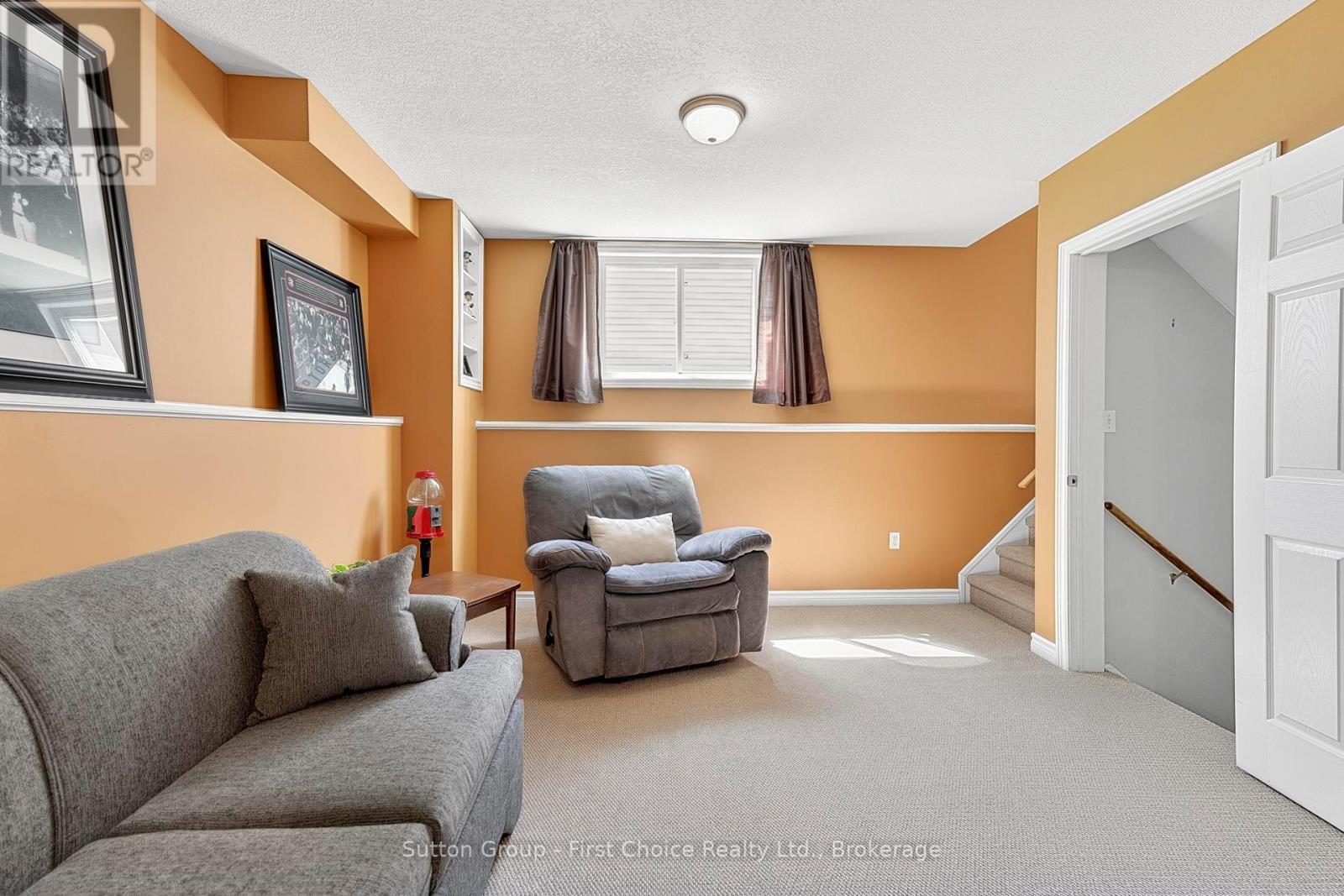 670 Reid Crescent Property Photo 32