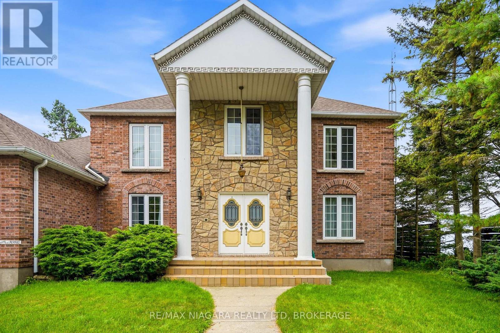 599 Lakeshore Road E Property Photo 3