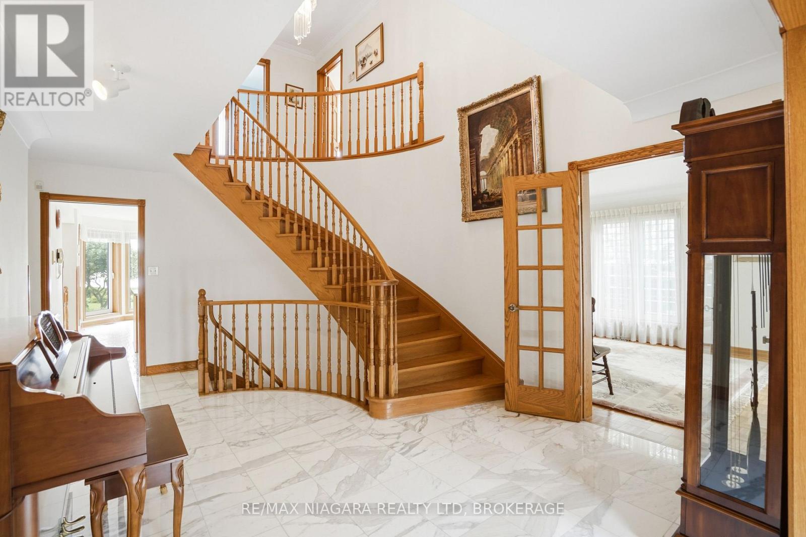 599 Lakeshore Road E Property Photo 7