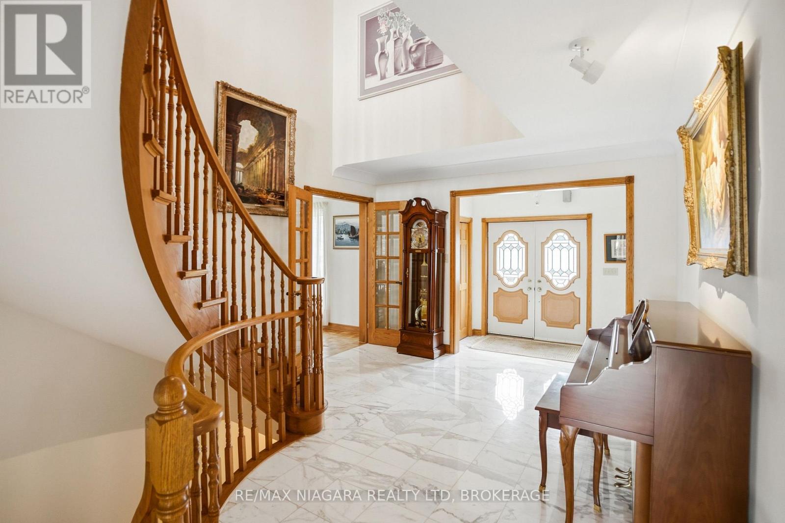 599 Lakeshore Road E Property Photo 8
