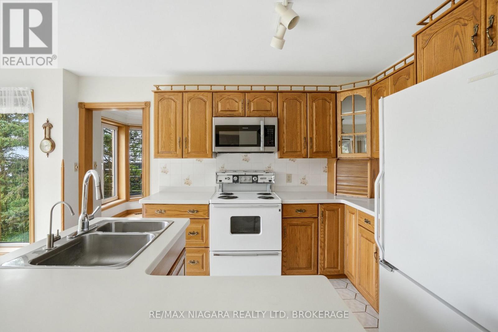 599 Lakeshore Road E Property Photo 10