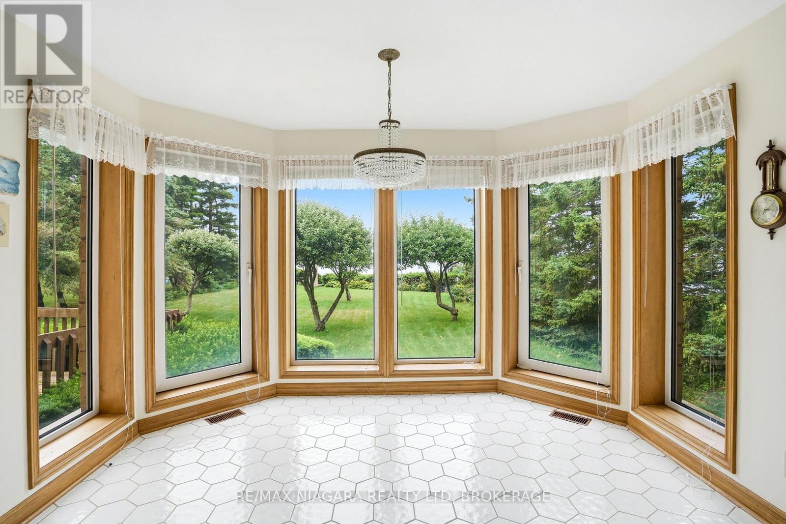 599 Lakeshore Road E Property Photo 11