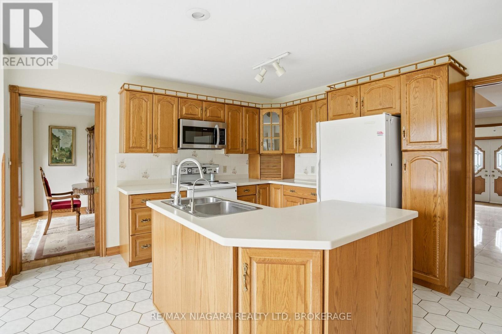 599 Lakeshore Road E Property Photo 12