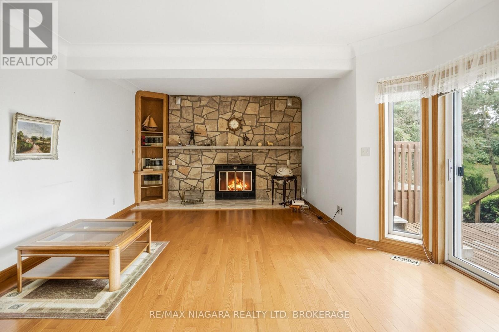 599 Lakeshore Road E Property Photo 13