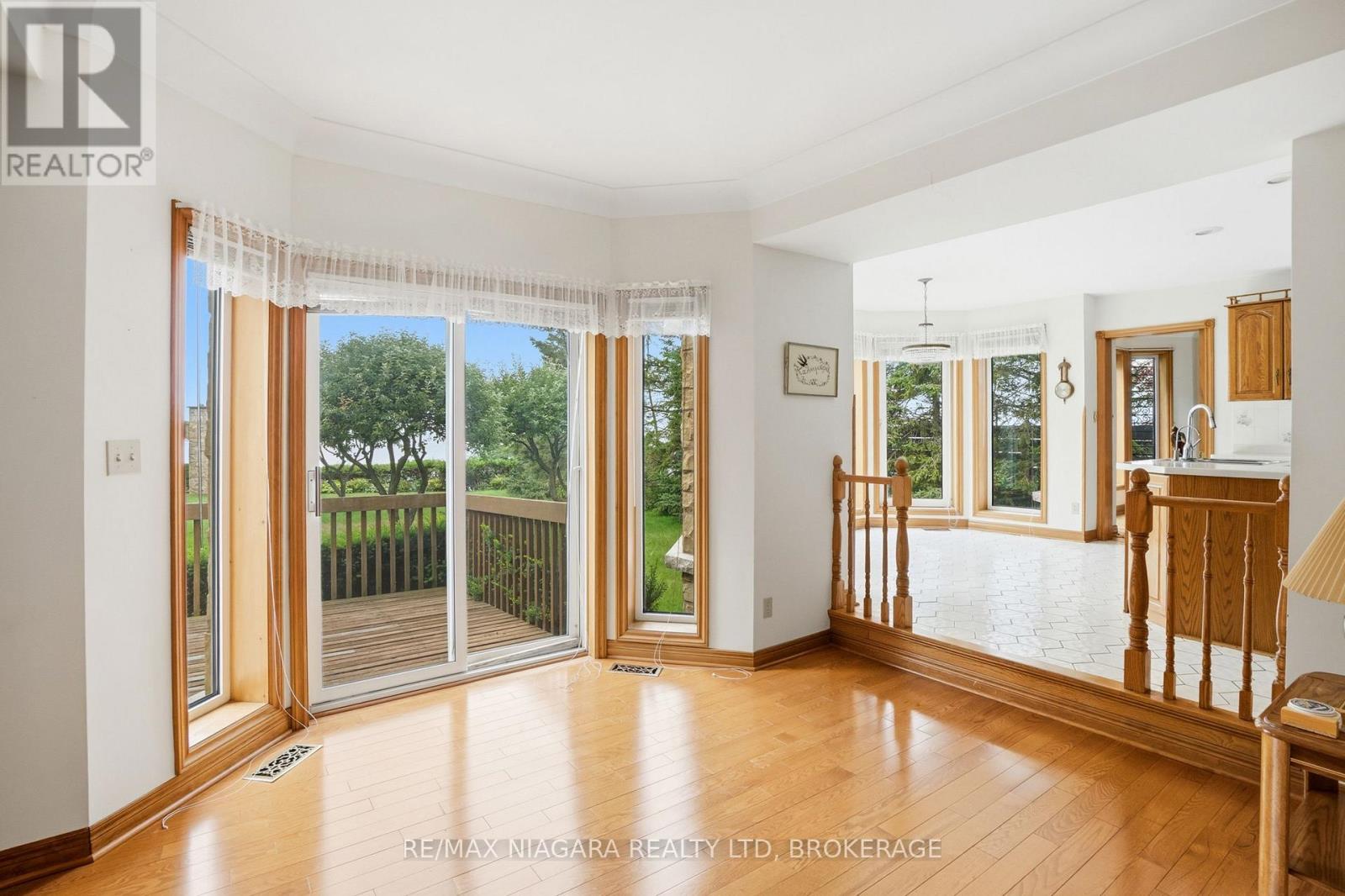 599 Lakeshore Road E Property Photo 14