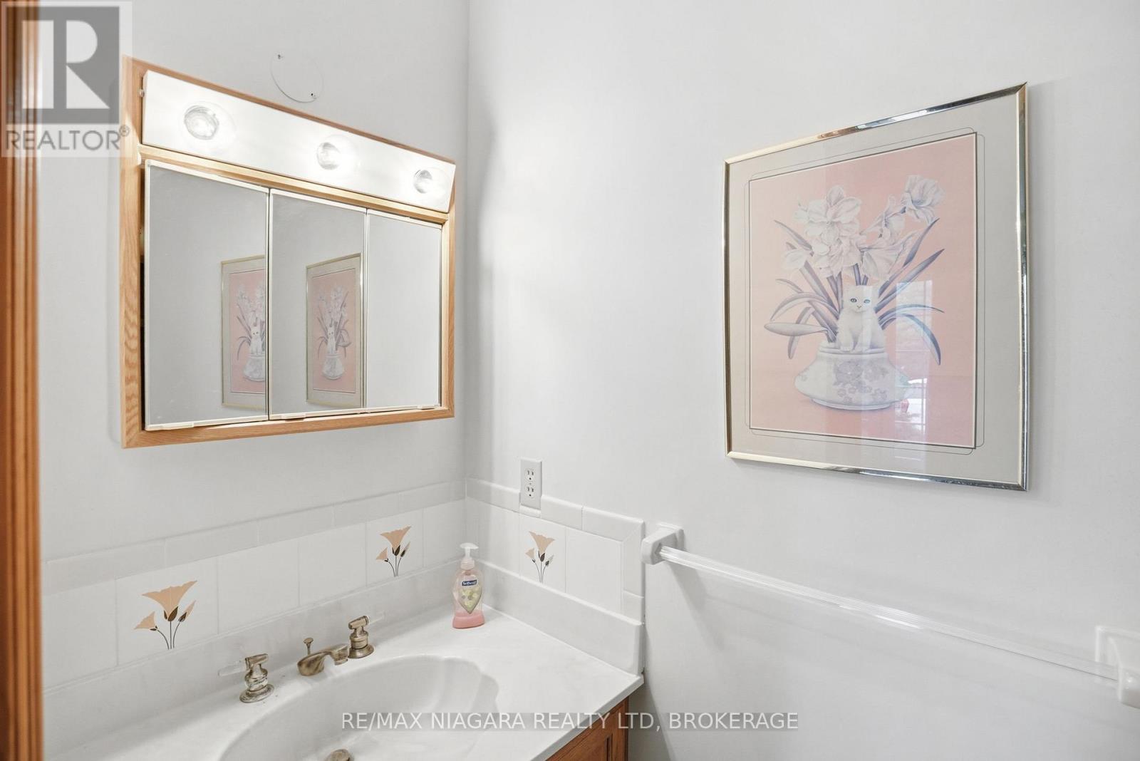 599 Lakeshore Road E Property Photo 20