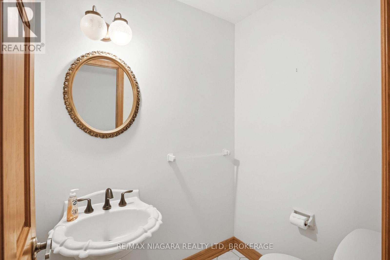 599 Lakeshore Road E Property Photo 21