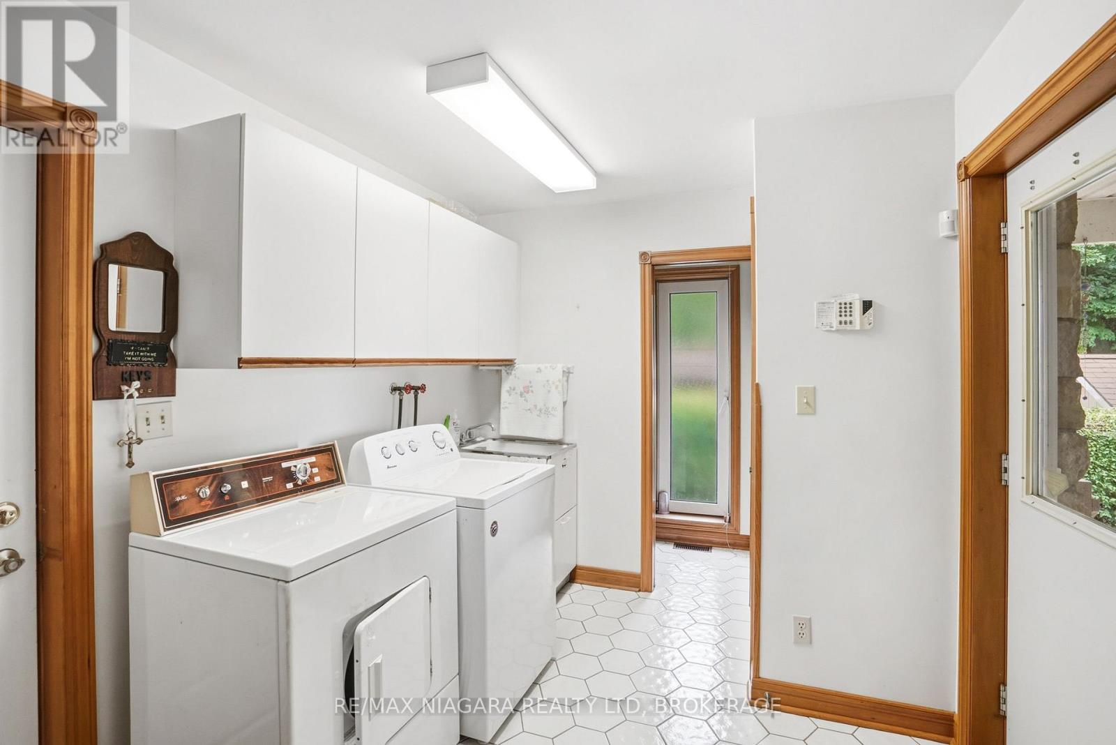 599 Lakeshore Road E Property Photo 22