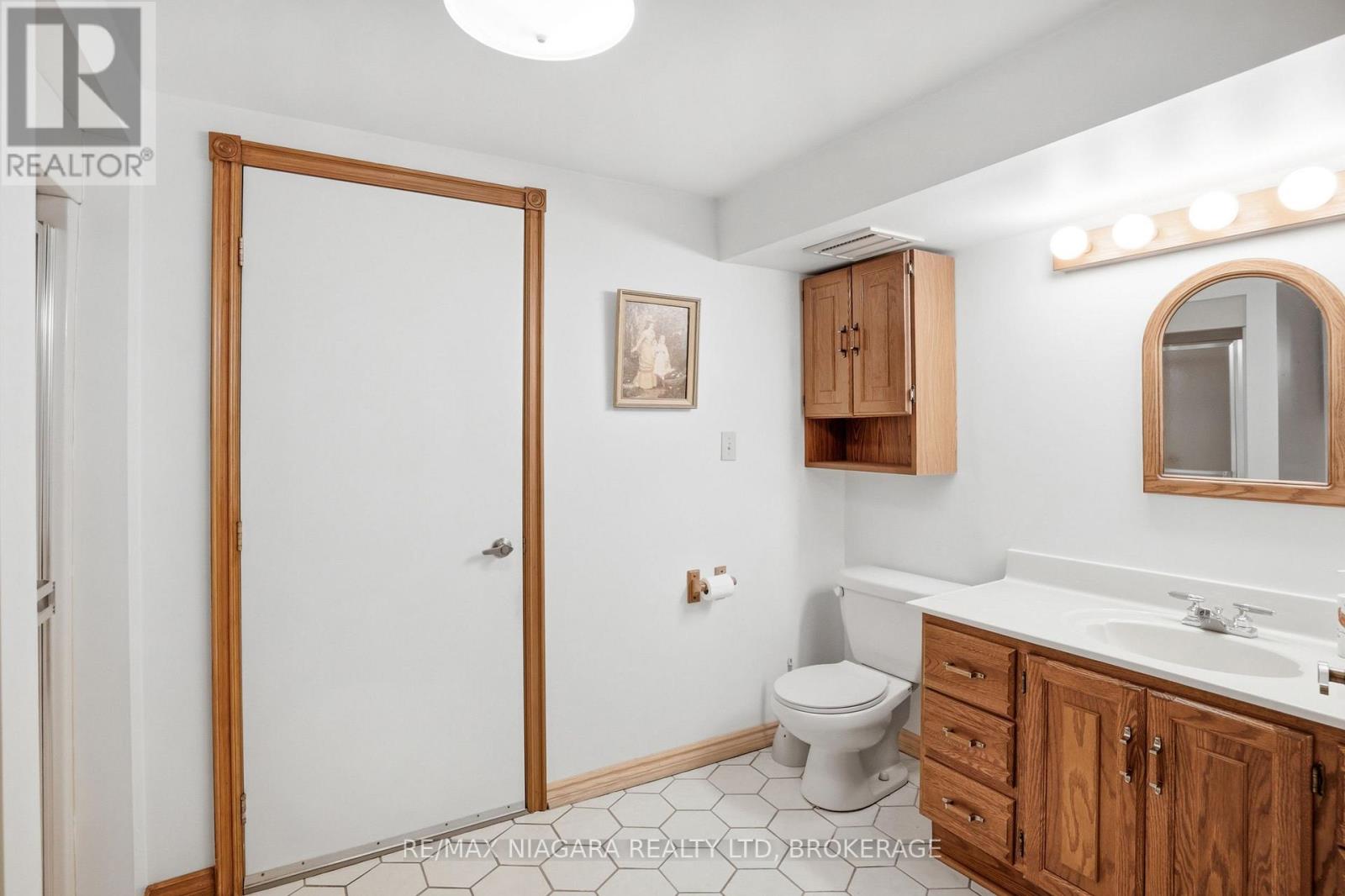 599 Lakeshore Road E Property Photo 23