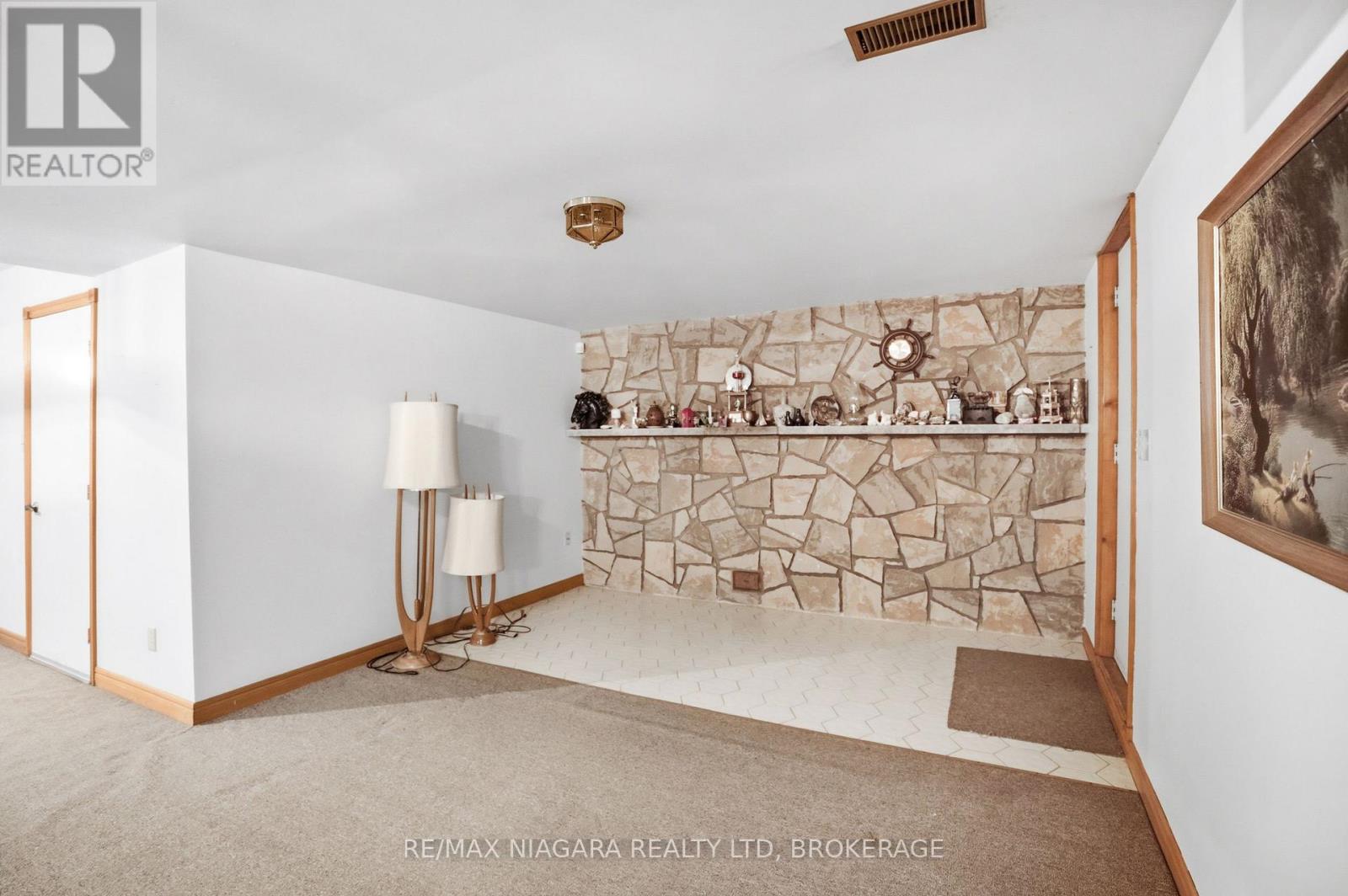 599 Lakeshore Road E Property Photo 25