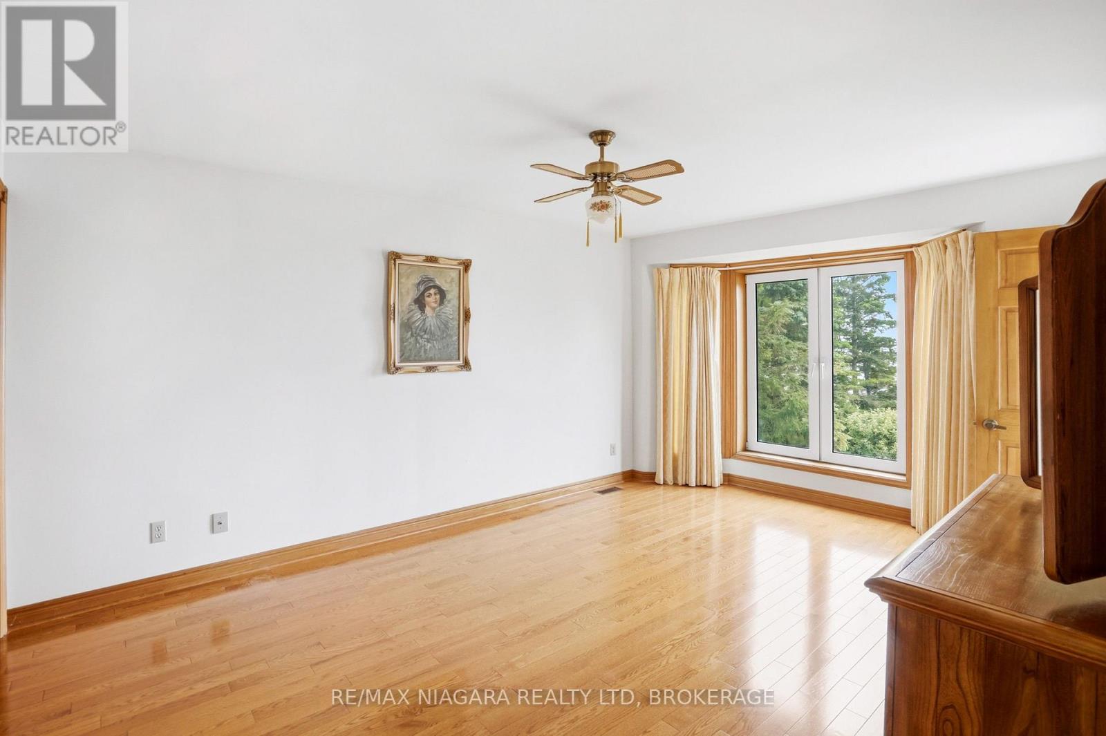 599 Lakeshore Road E Property Photo 32