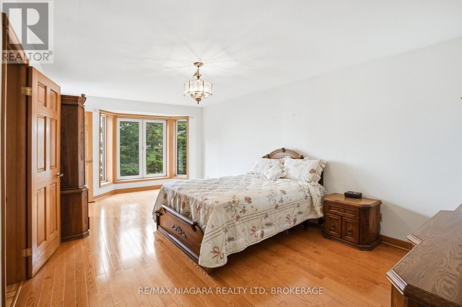 599 Lakeshore Road E Property Photo 34
