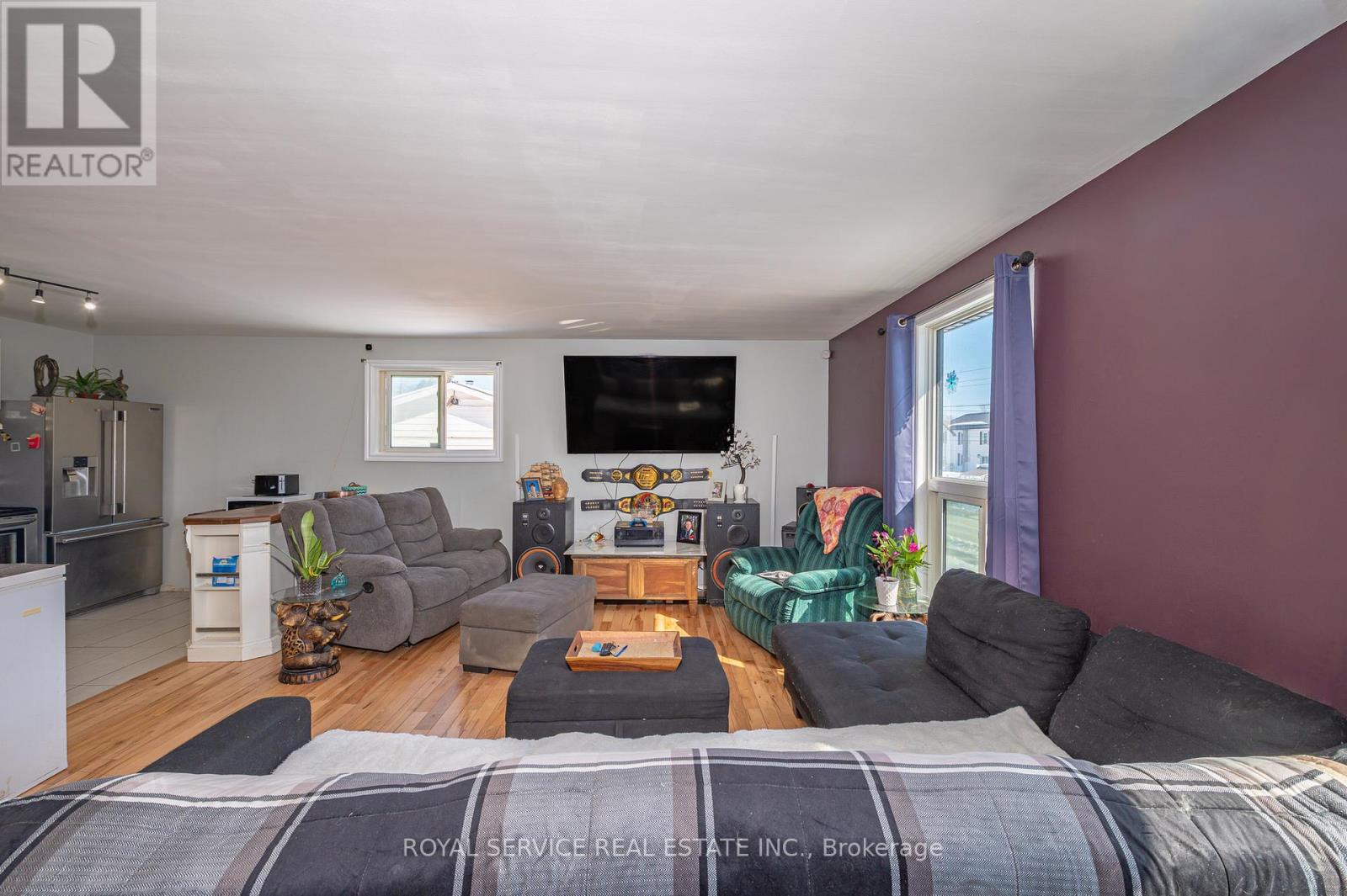 69 Maple Street Property Photo 3