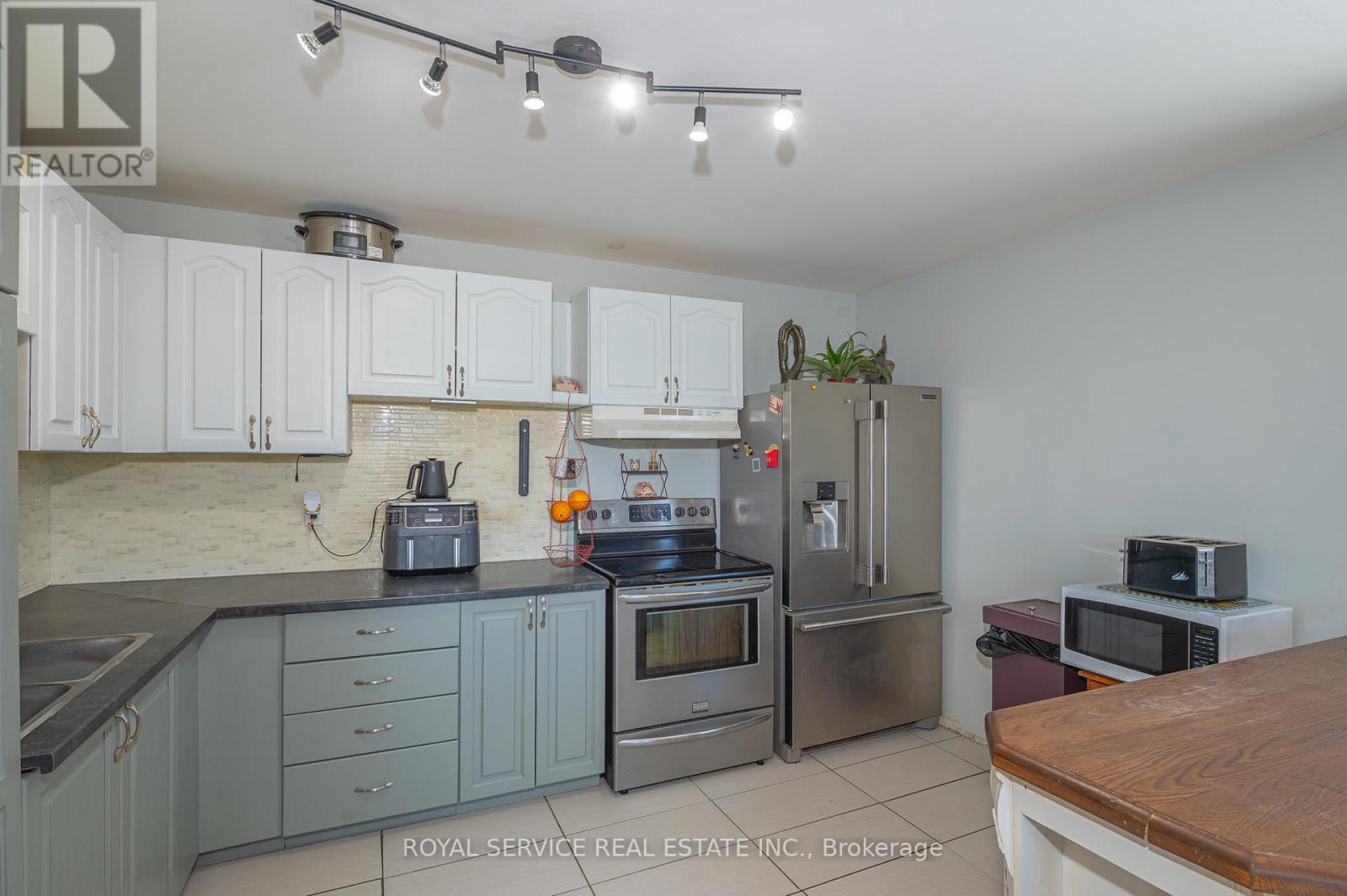 69 Maple Street Property Photo 10