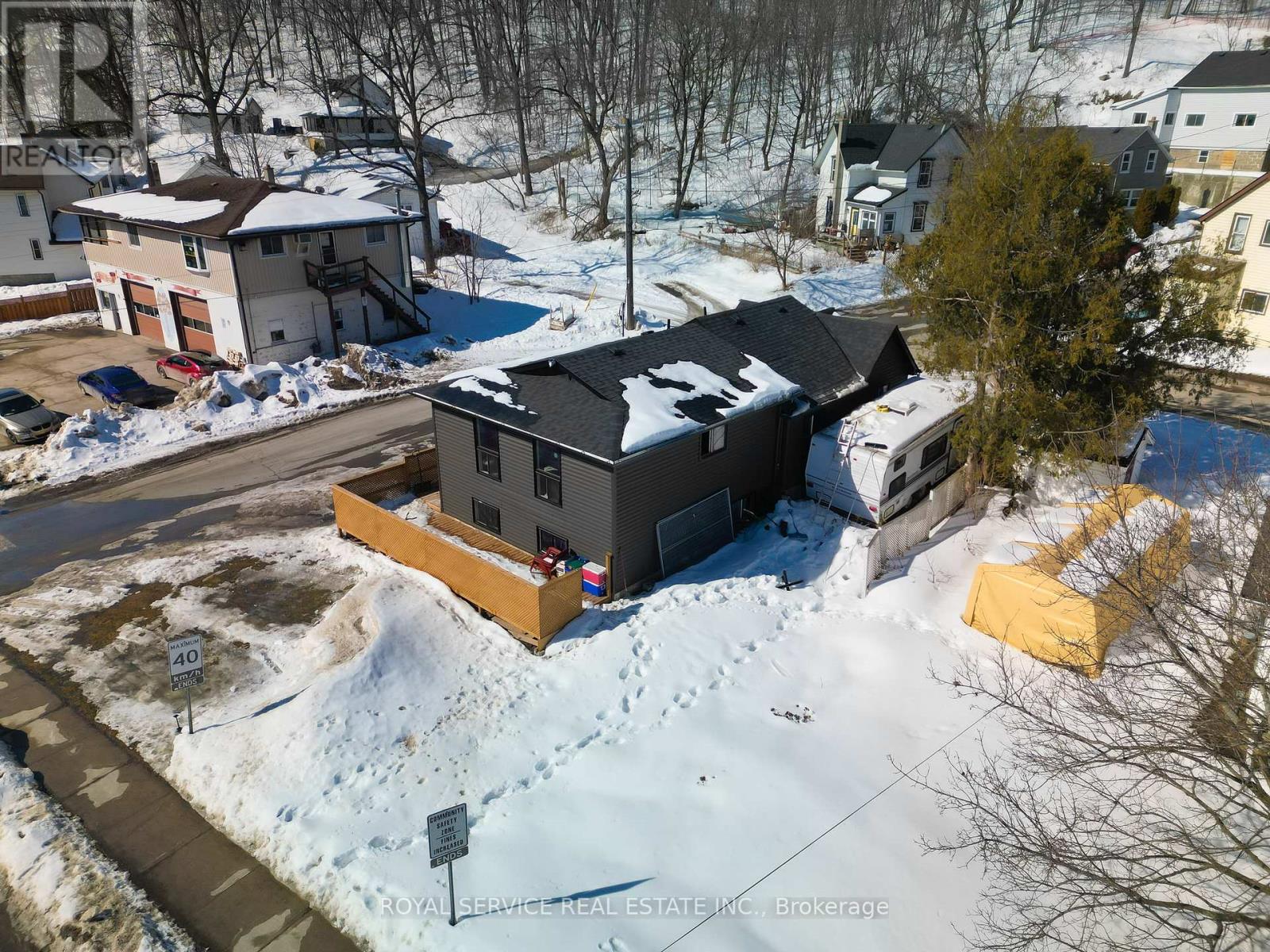 69 Maple Street Property Photo 28