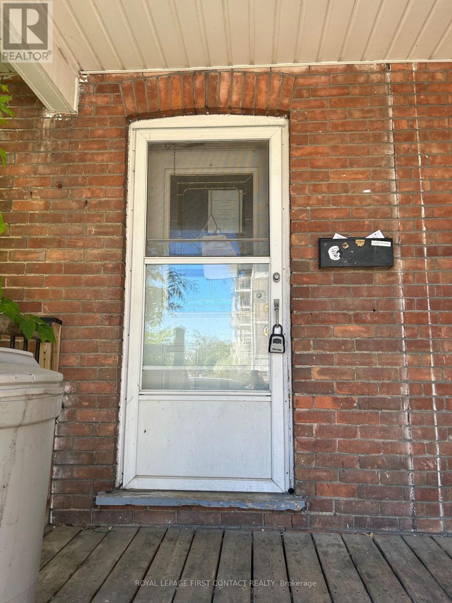 1068 1st A Avenue W Property Photo 2