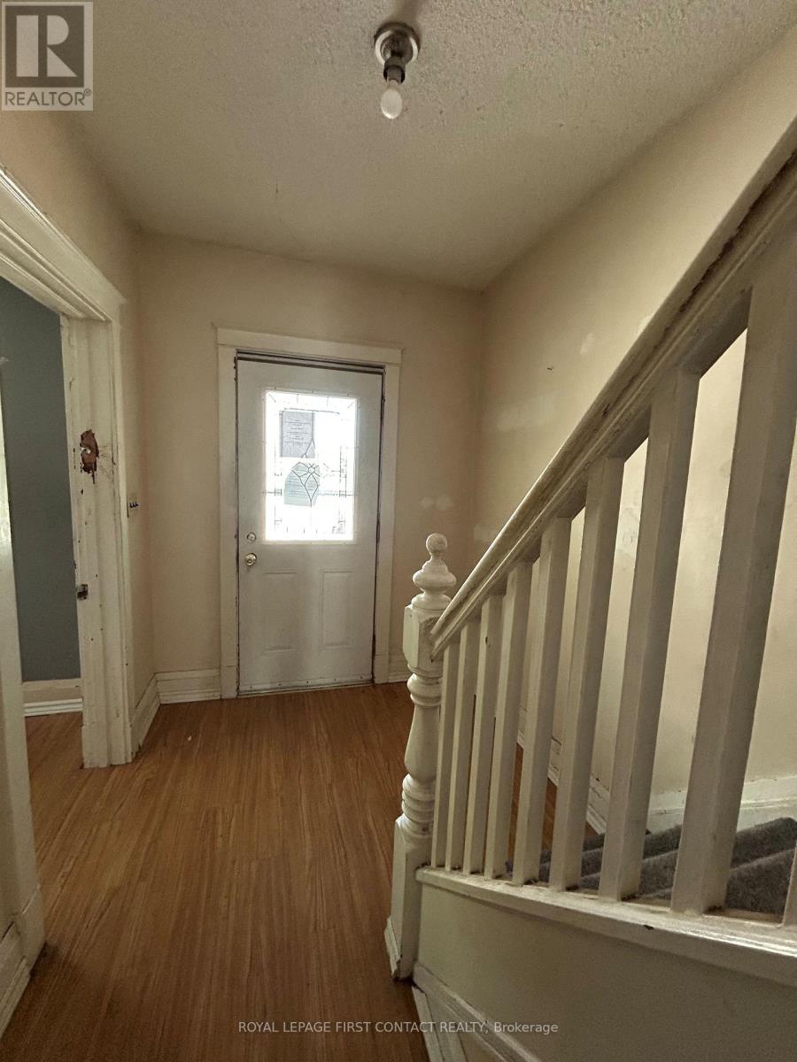 1068 1st A Avenue W Property Photo 4