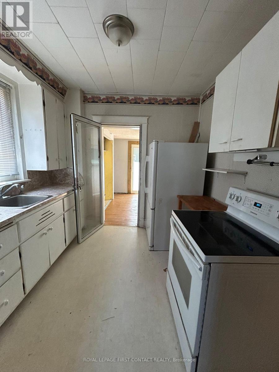 1068 1st A Avenue W Property Photo 6