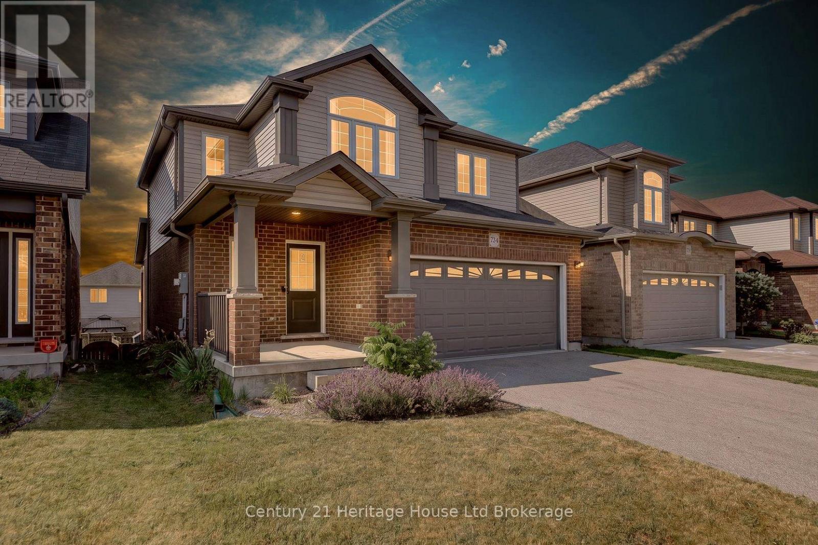734 Frontenac Crescent Property Photo 1